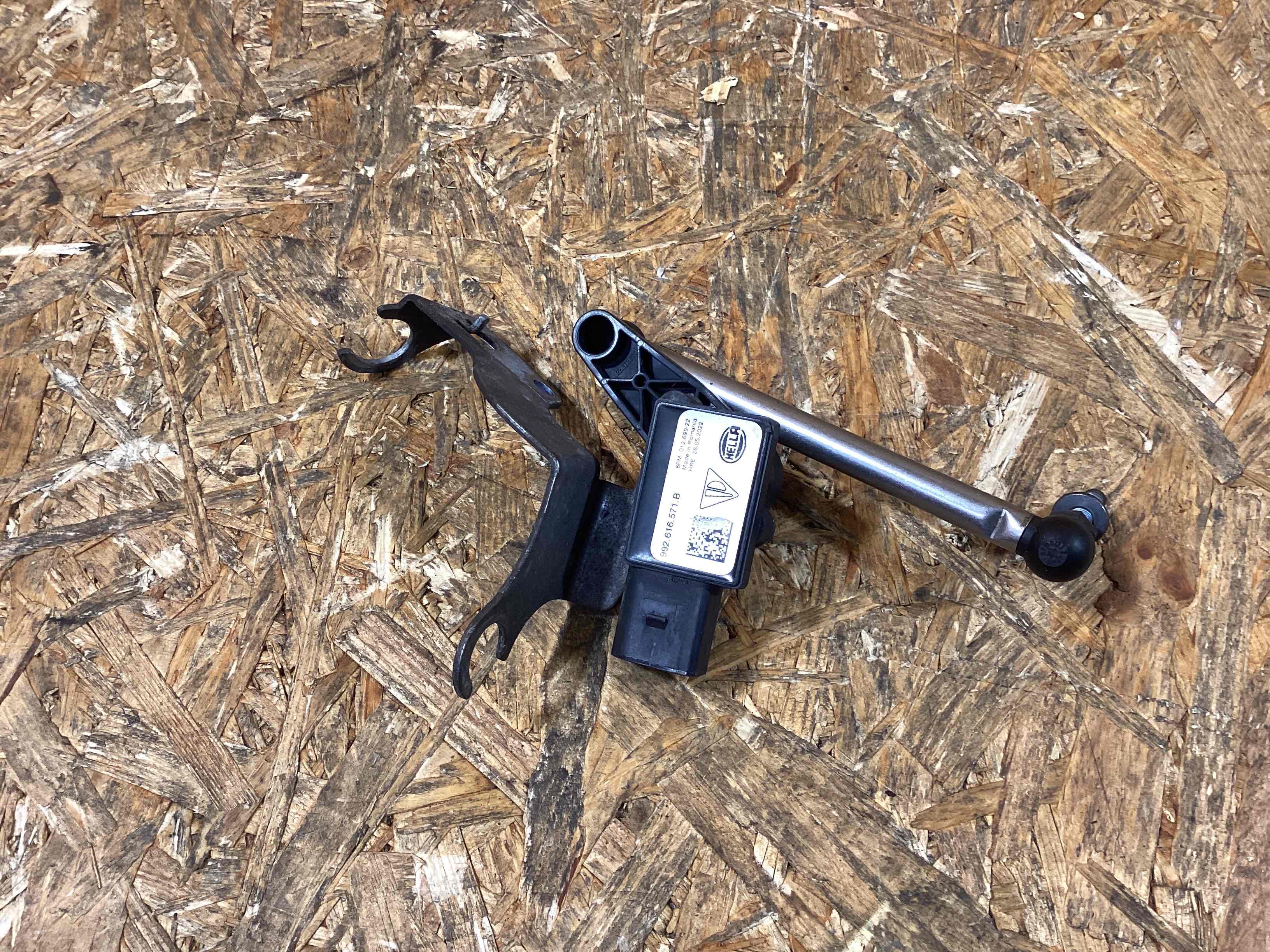 Датчик уровня подвески (клиренса) Porsche 911 090226-124