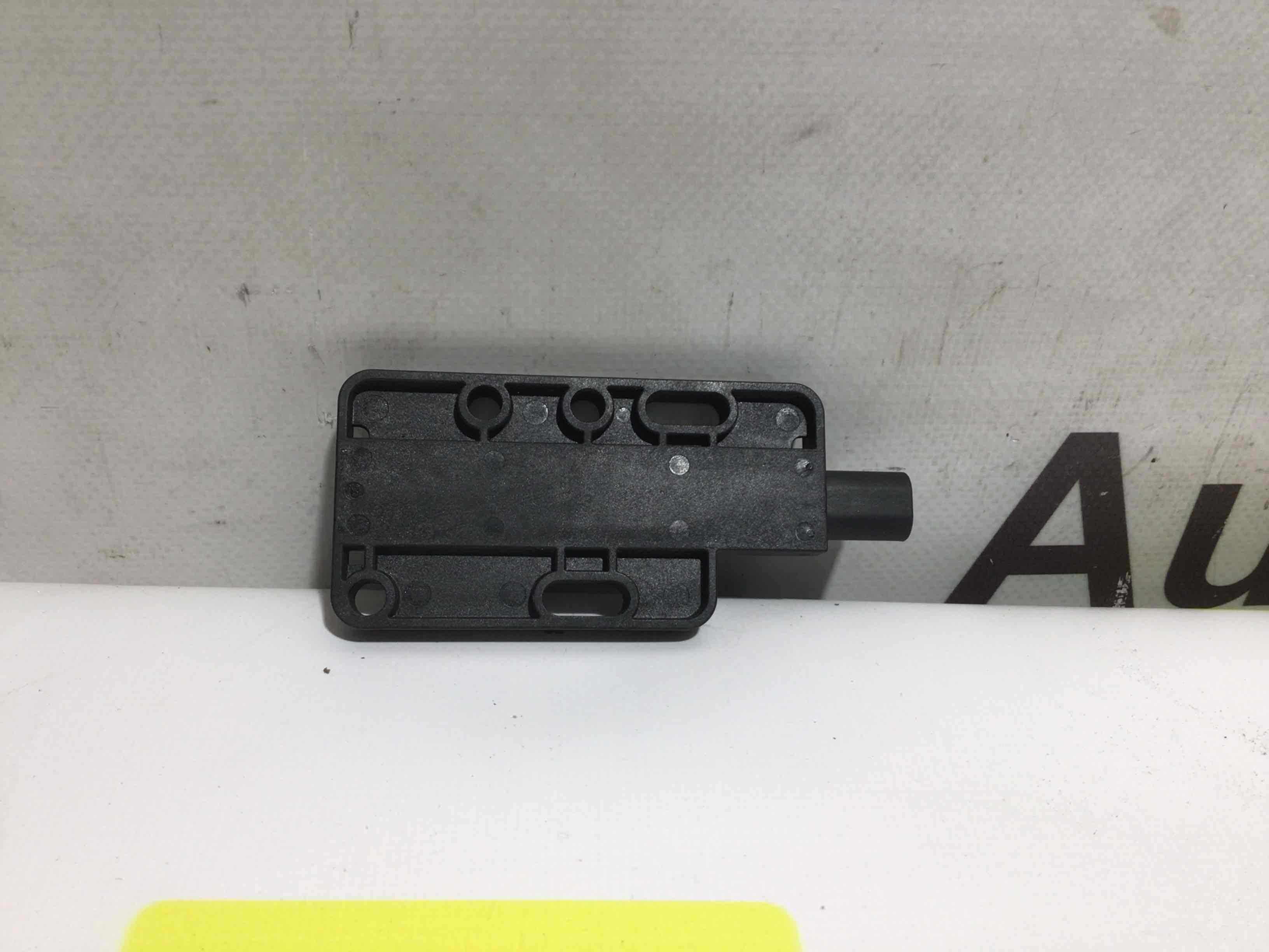 Антенна, усилитель антенны Porsche Macan 090326-002