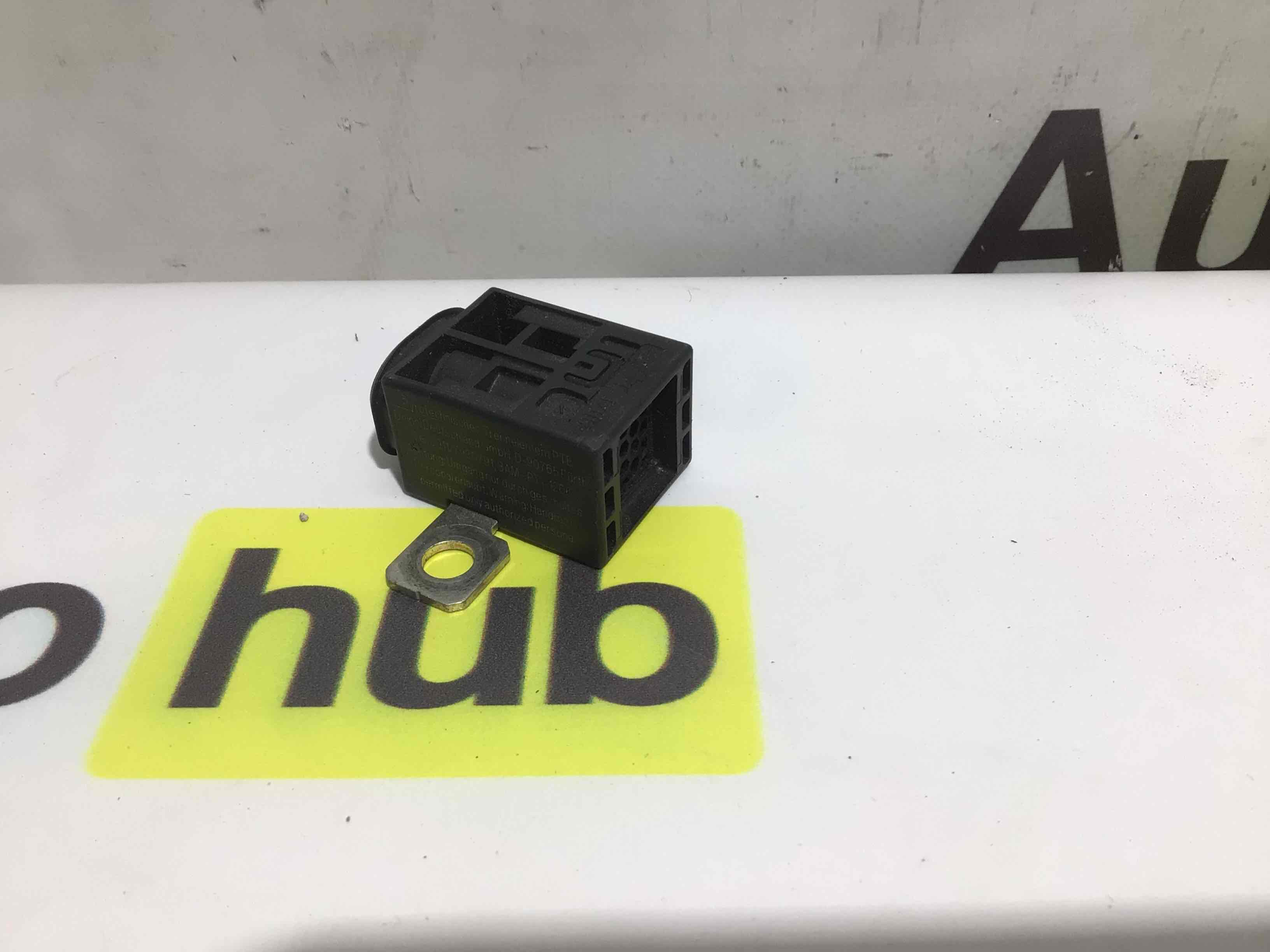 Блок предохранителей (блок реле) Porsche Macan 090326-004