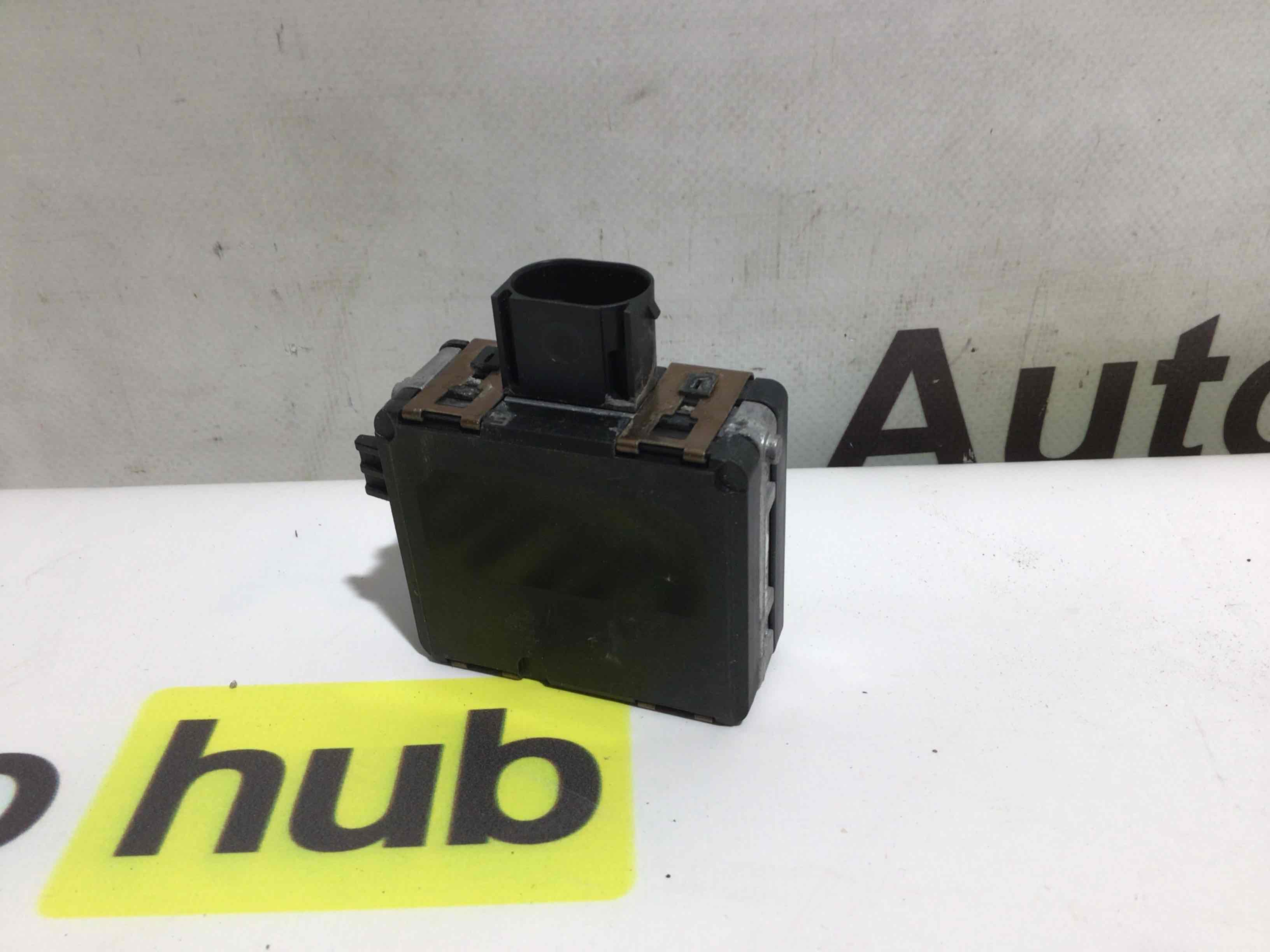 Датчик слепой зоны, крепление датчика Porsche Macan 090326-006