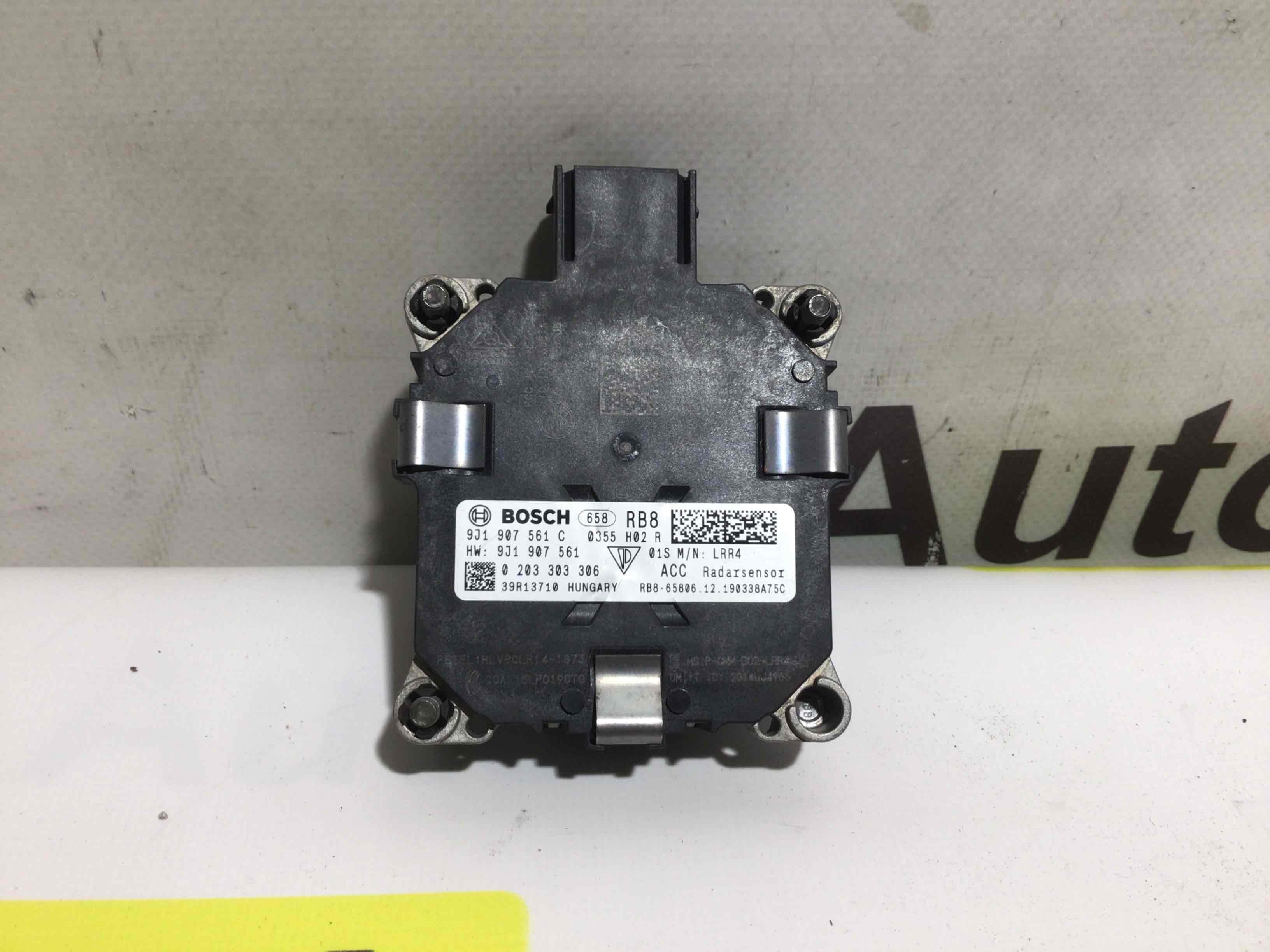 Активный круиз-контроль Porsche Taycan 090326-007