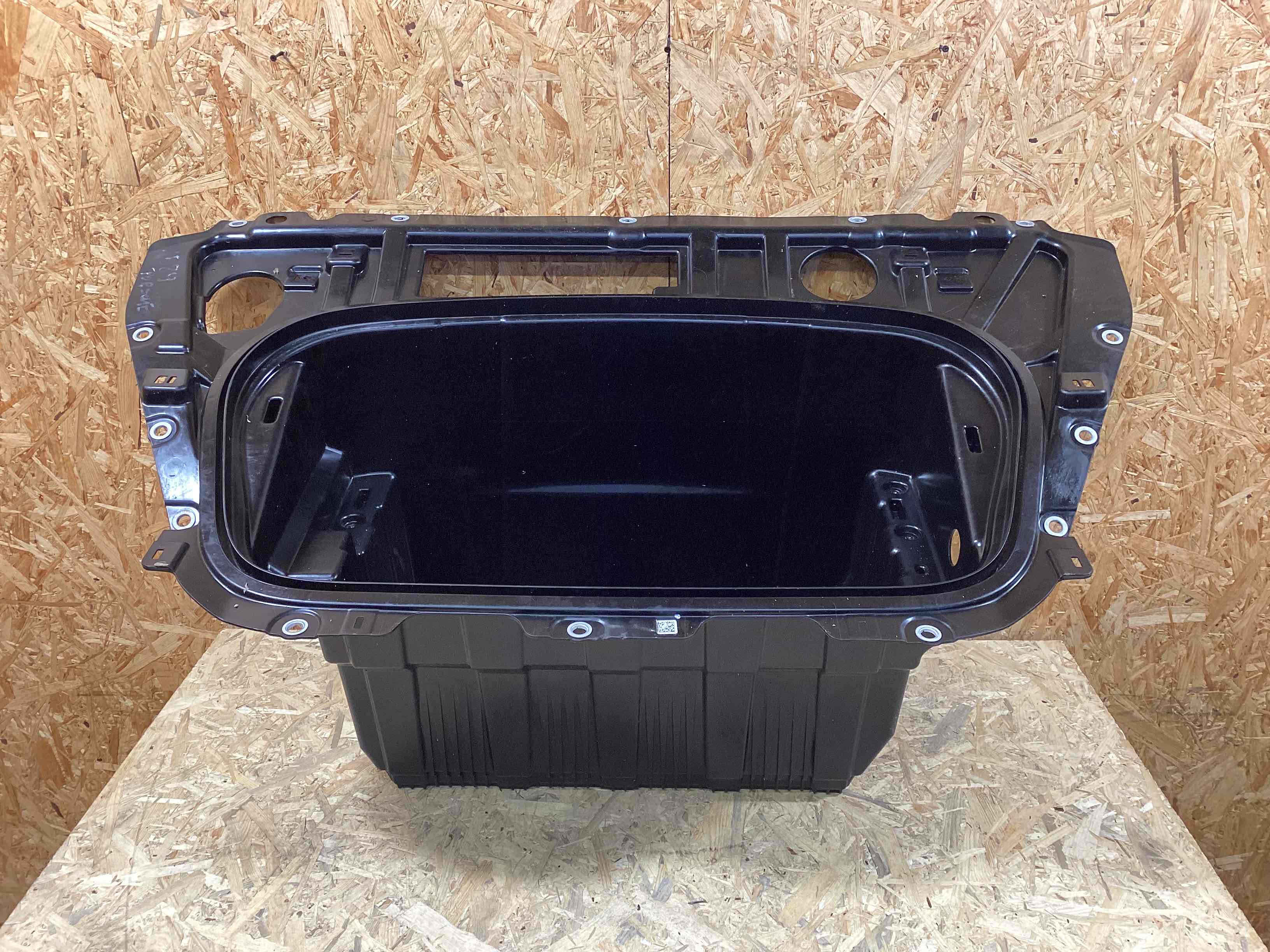 Элемент отделки салона, багажника Porsche Taycan 090426-101