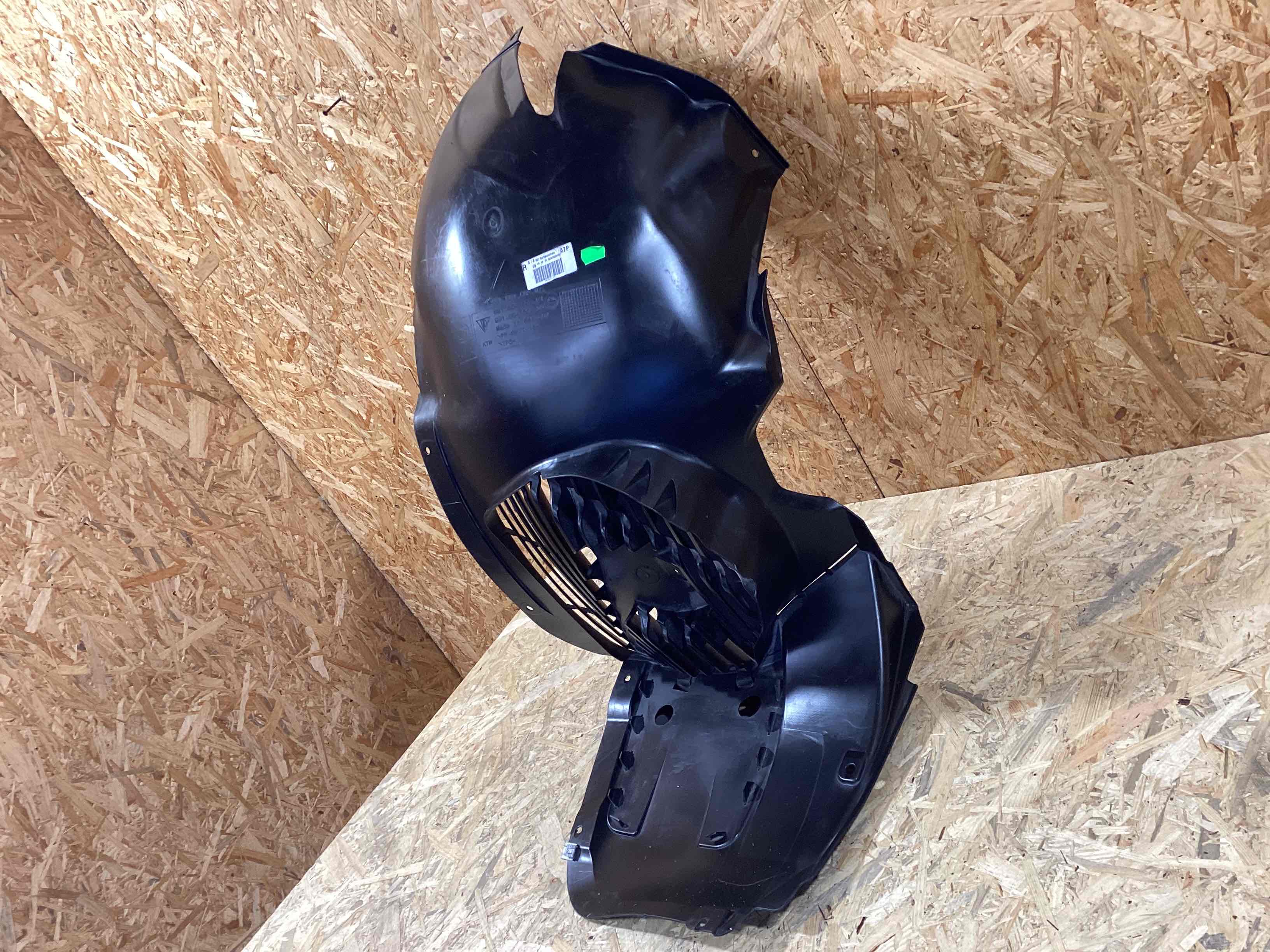 Защита арок передняя правая (подкрылок) Porsche 911 090426-105