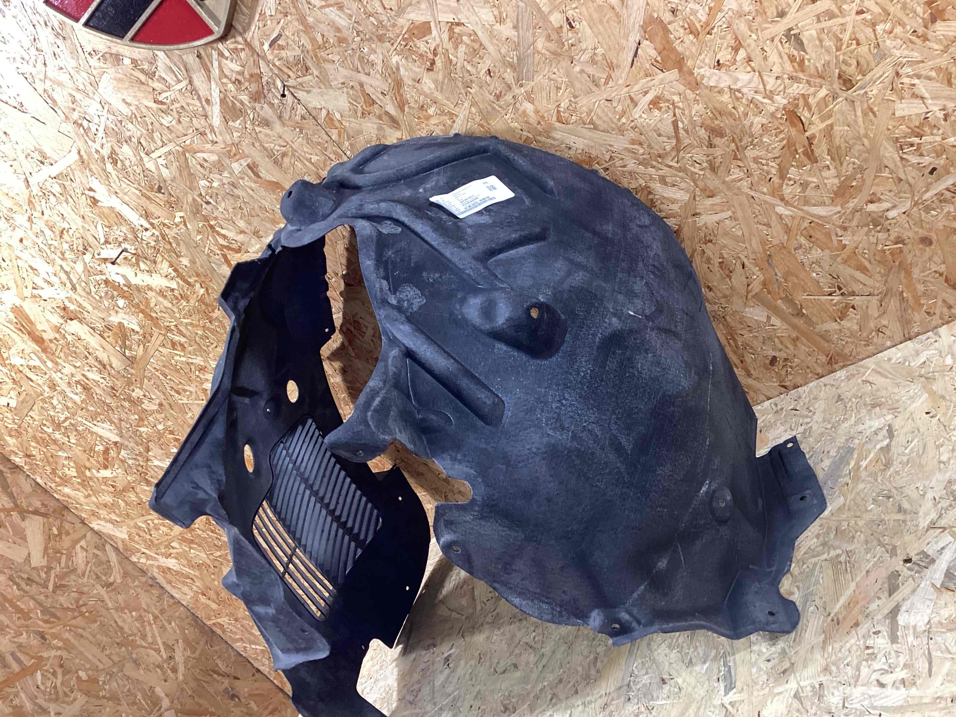 Защита арок передняя правая (подкрылок) Porsche Macan 090426-106