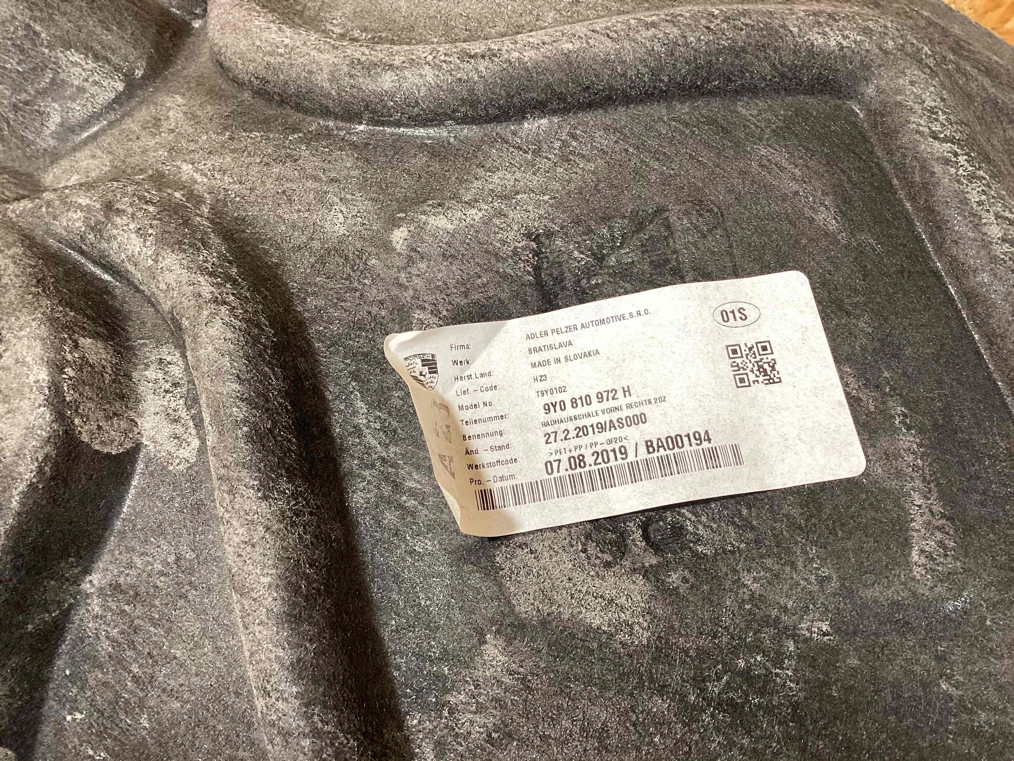 Защита арок передняя правая (подкрылок) Porsche Macan 090426-106