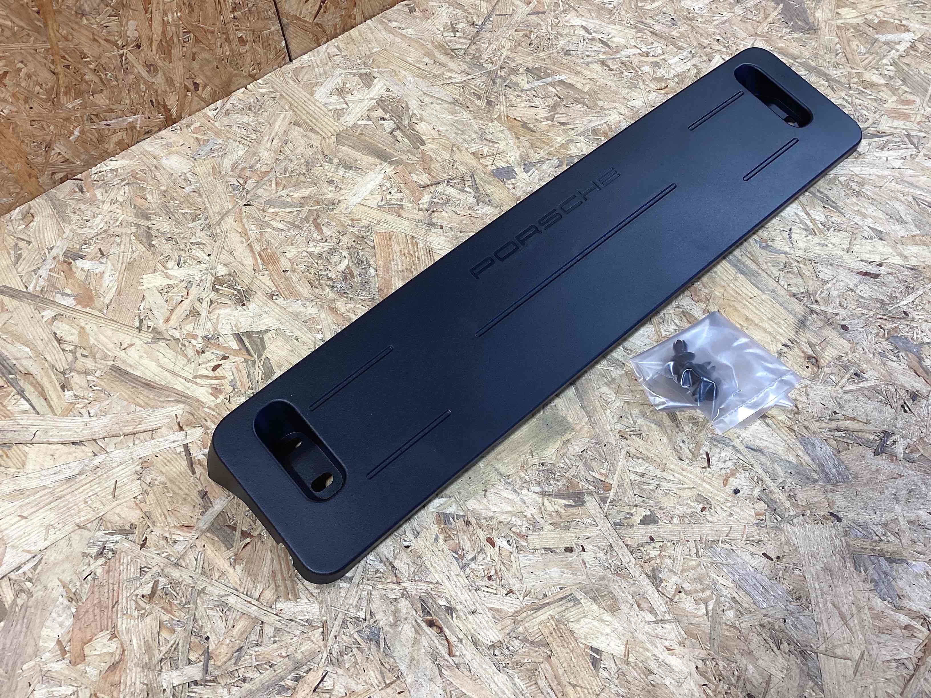 Накладка на бампер Porsche Cayenne 090426-107