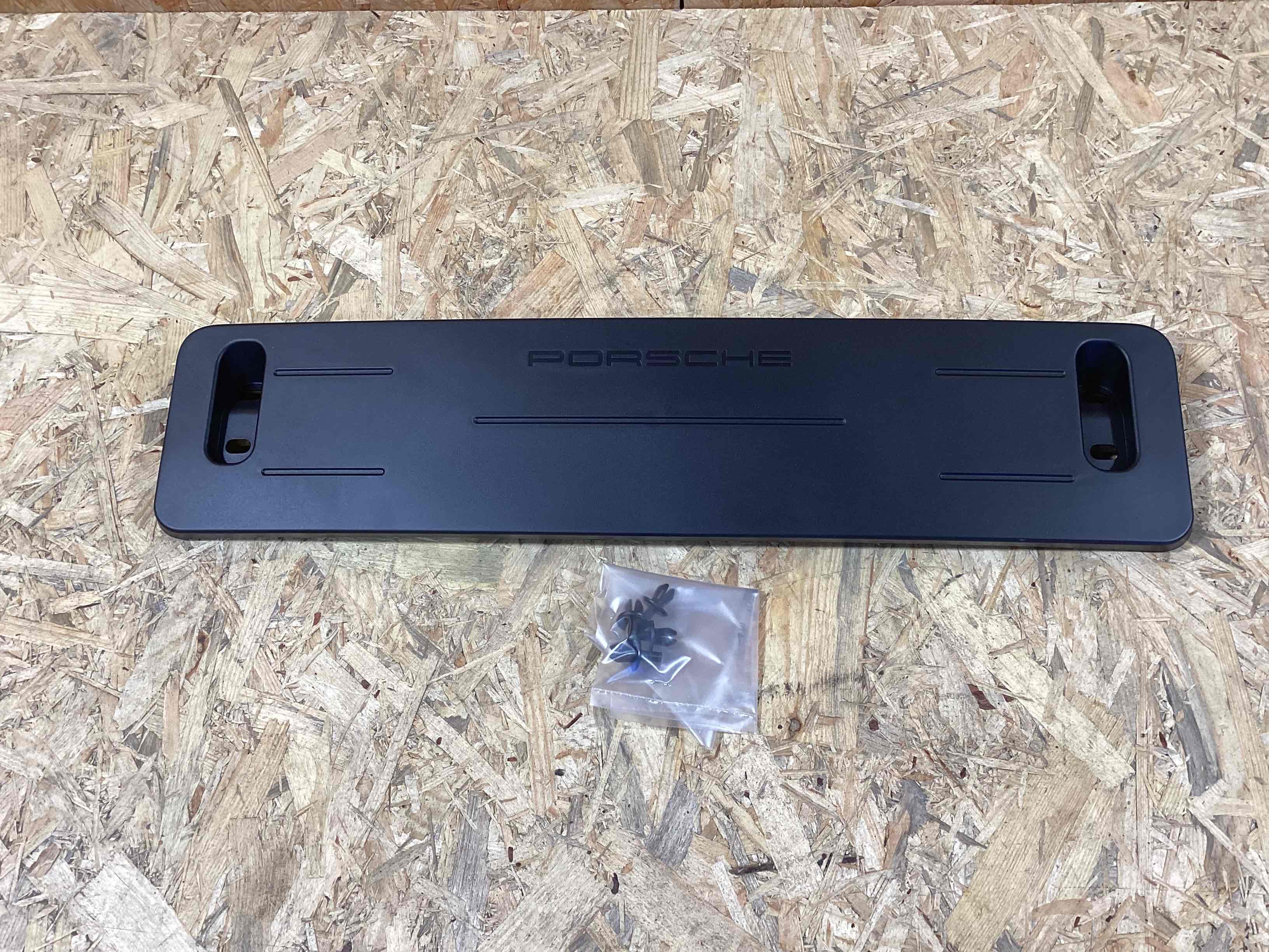 Накладка на бампер Porsche Cayenne 090426-107