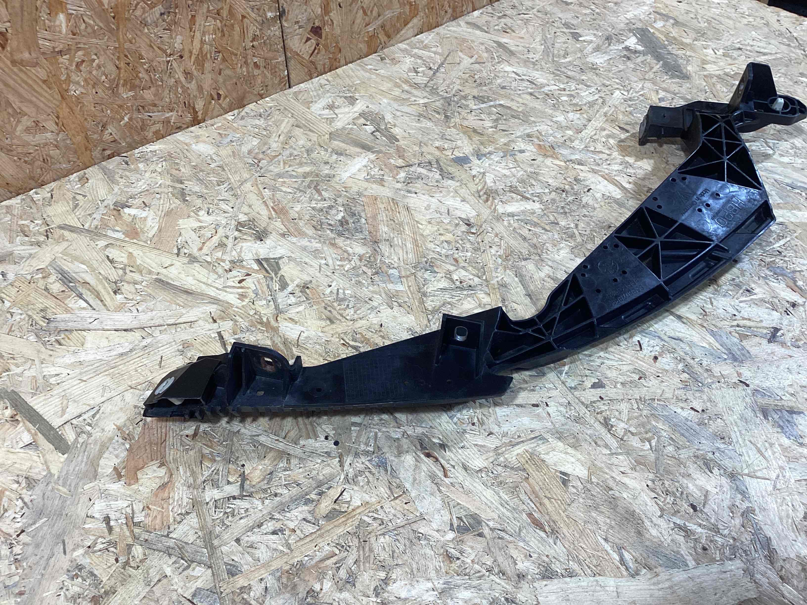 Крепление фары Porsche Macan 090426-117