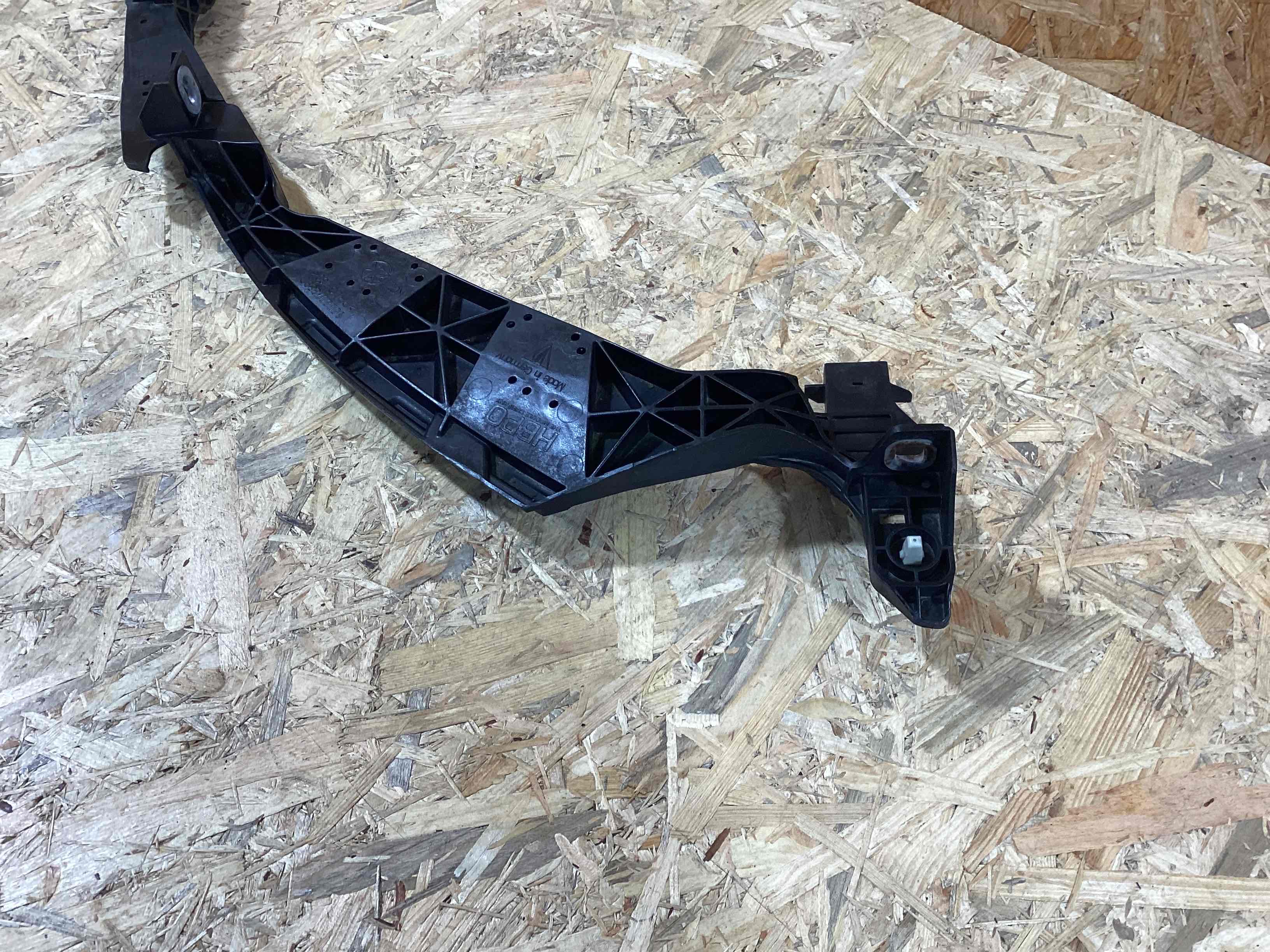 Крепление фары Porsche Macan 090426-117