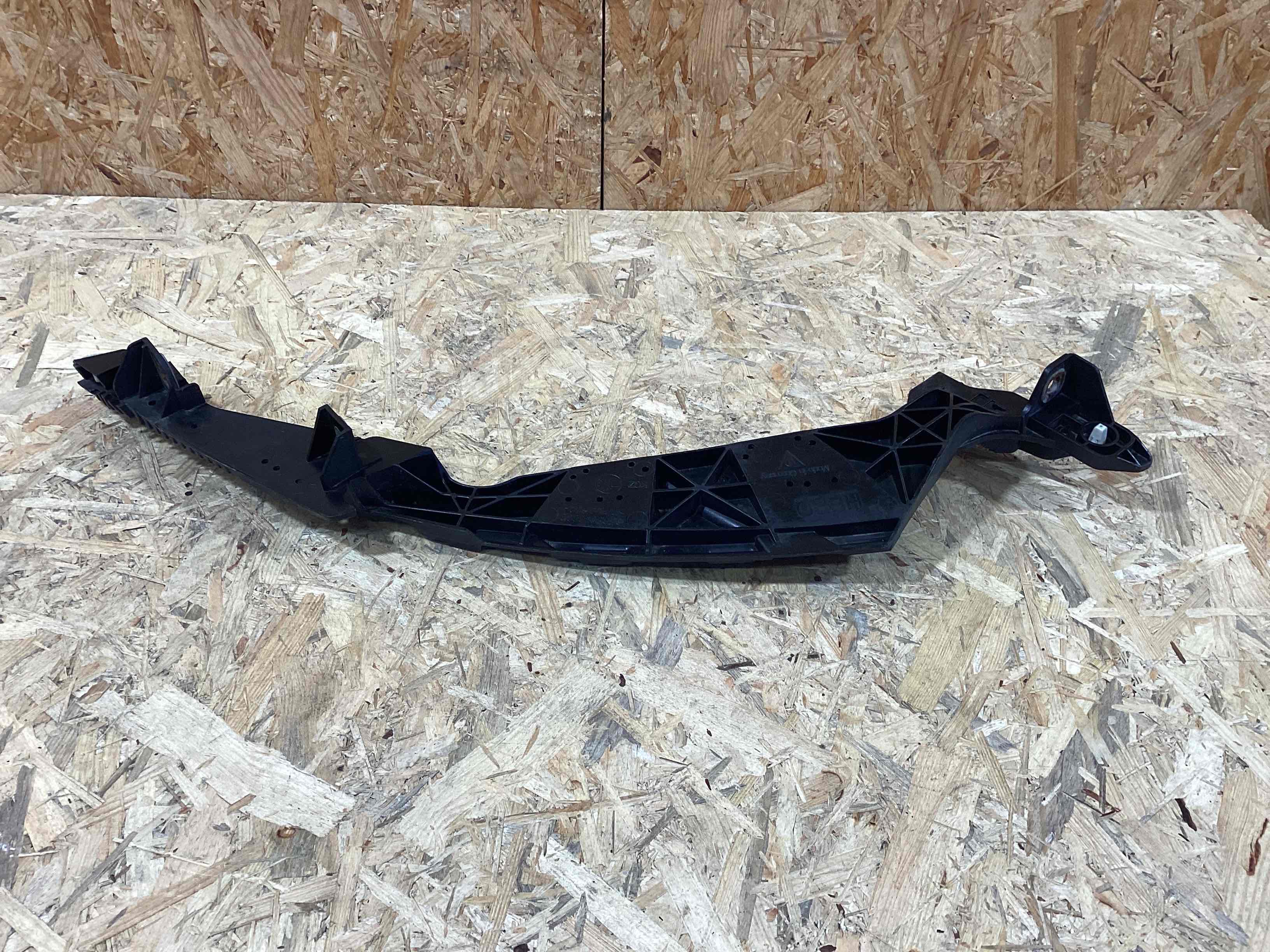 Крепление фары Porsche Macan 090426-117