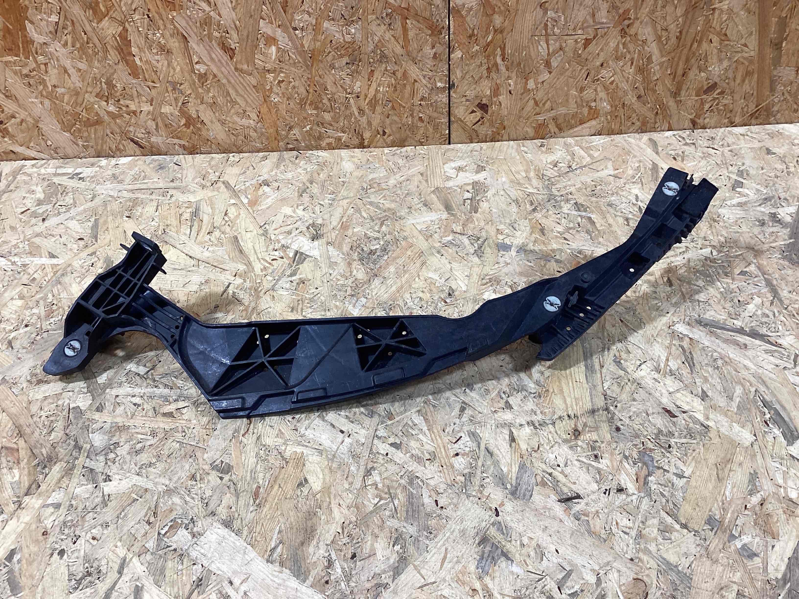 Крепление фары Porsche Macan 090426-117