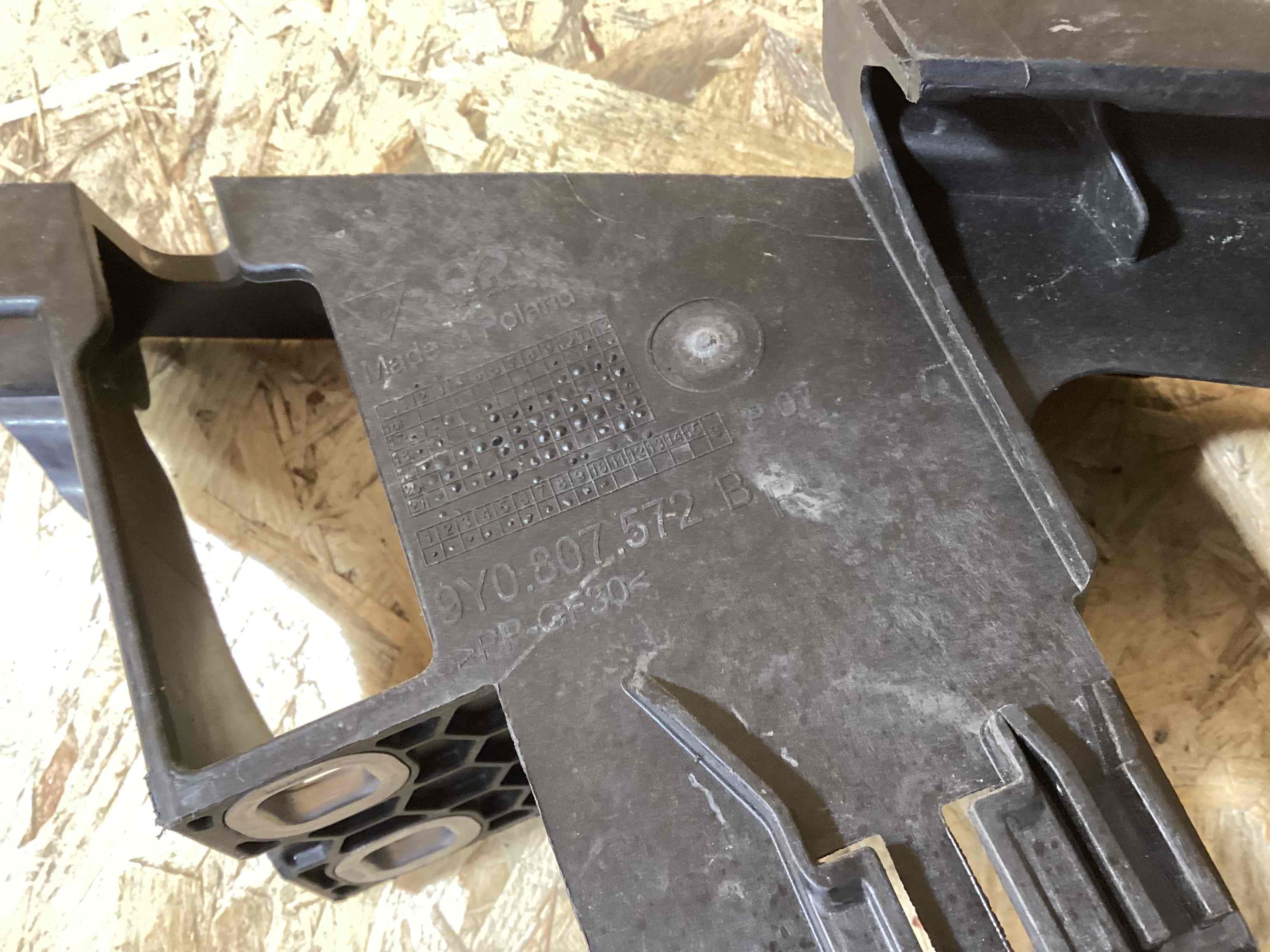 Крепление фары Porsche Cayenne 090426-119