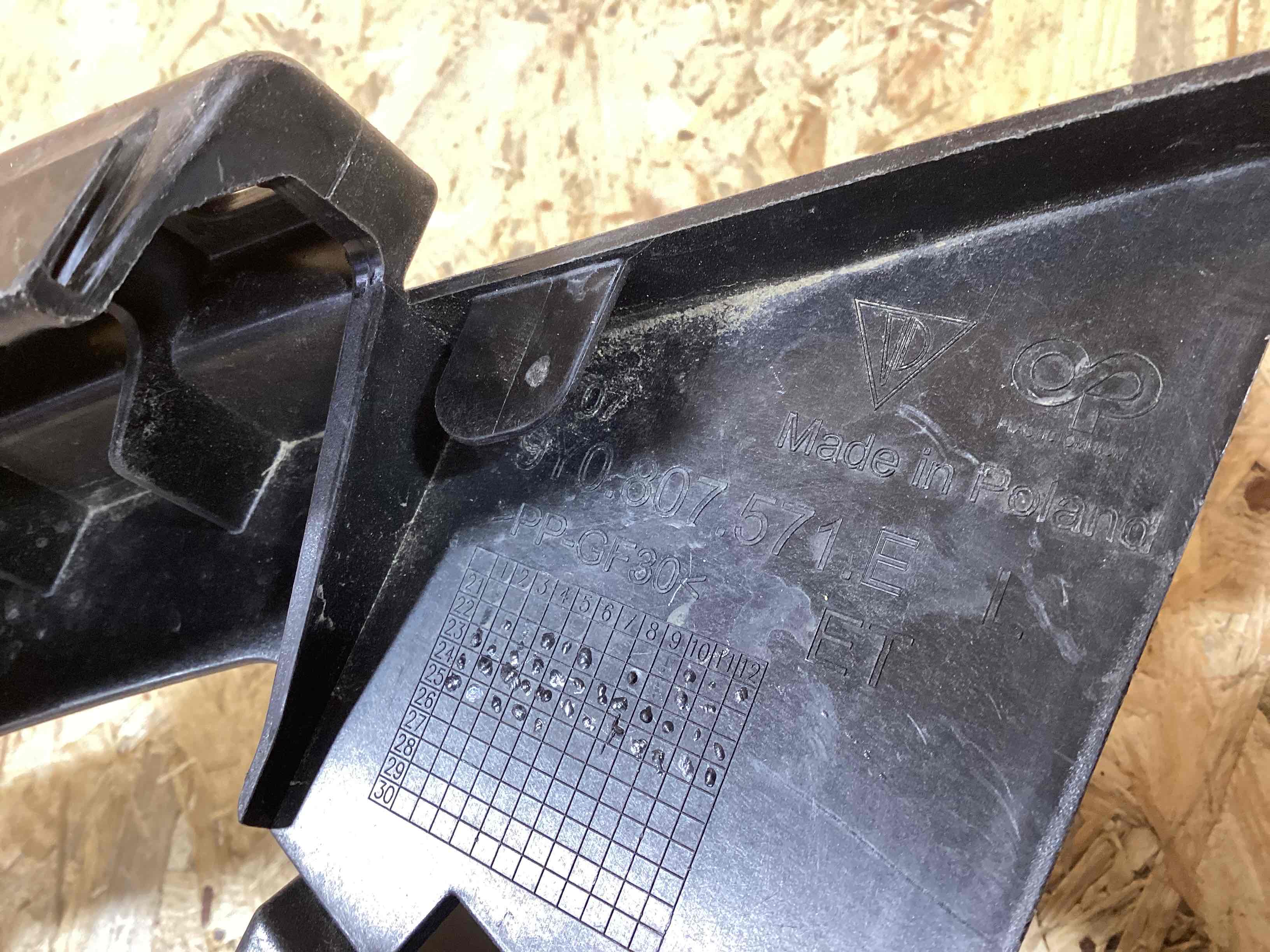 Крепление фары Porsche Cayenne 090426-120