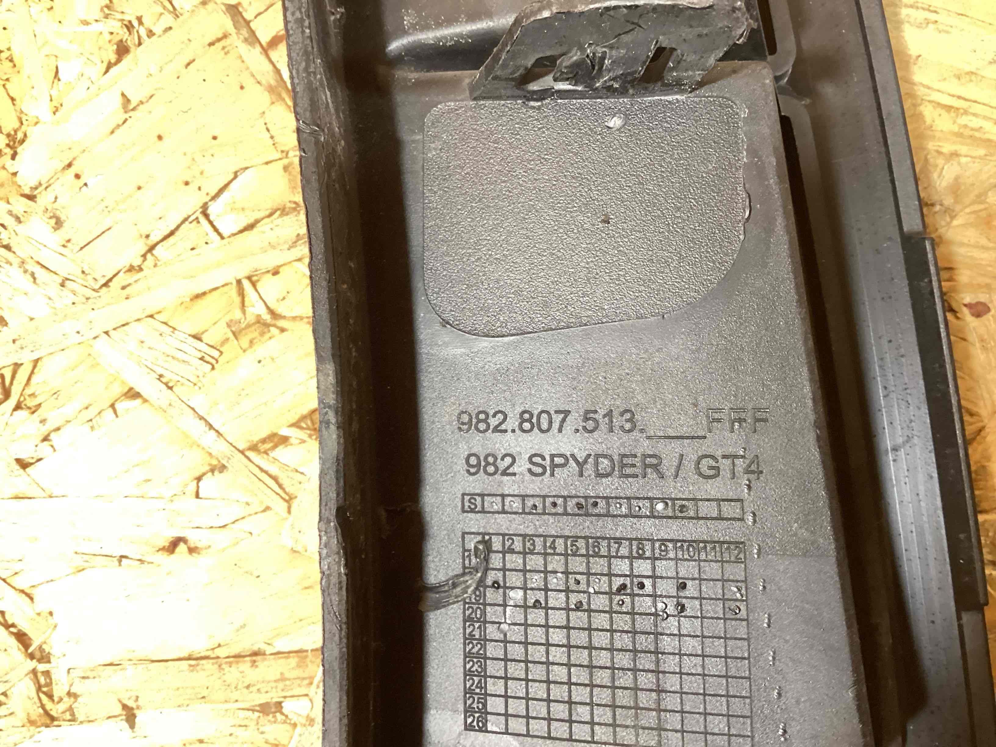 Заглушка, вставка (решетка) в бампер Porsche Cayman GT4 090525-139
