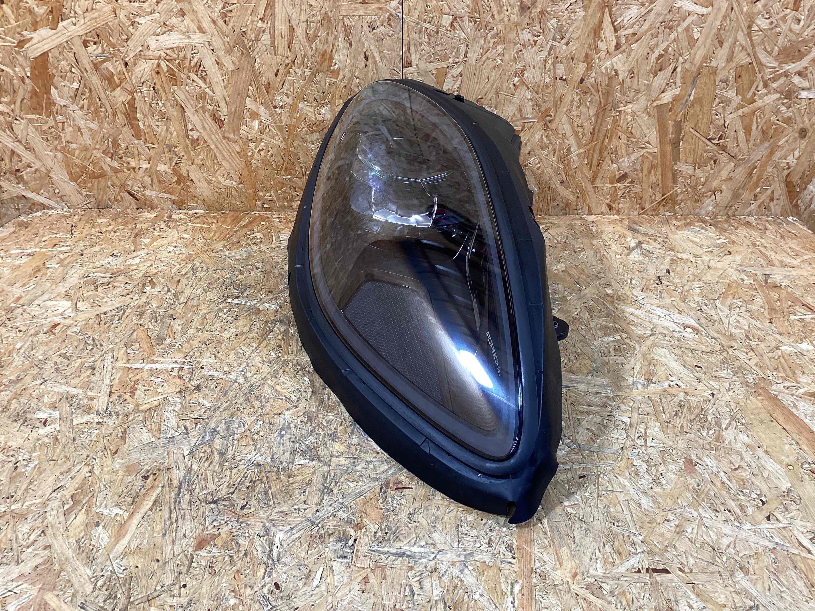 Фара правая Porsche Macan 091025-101