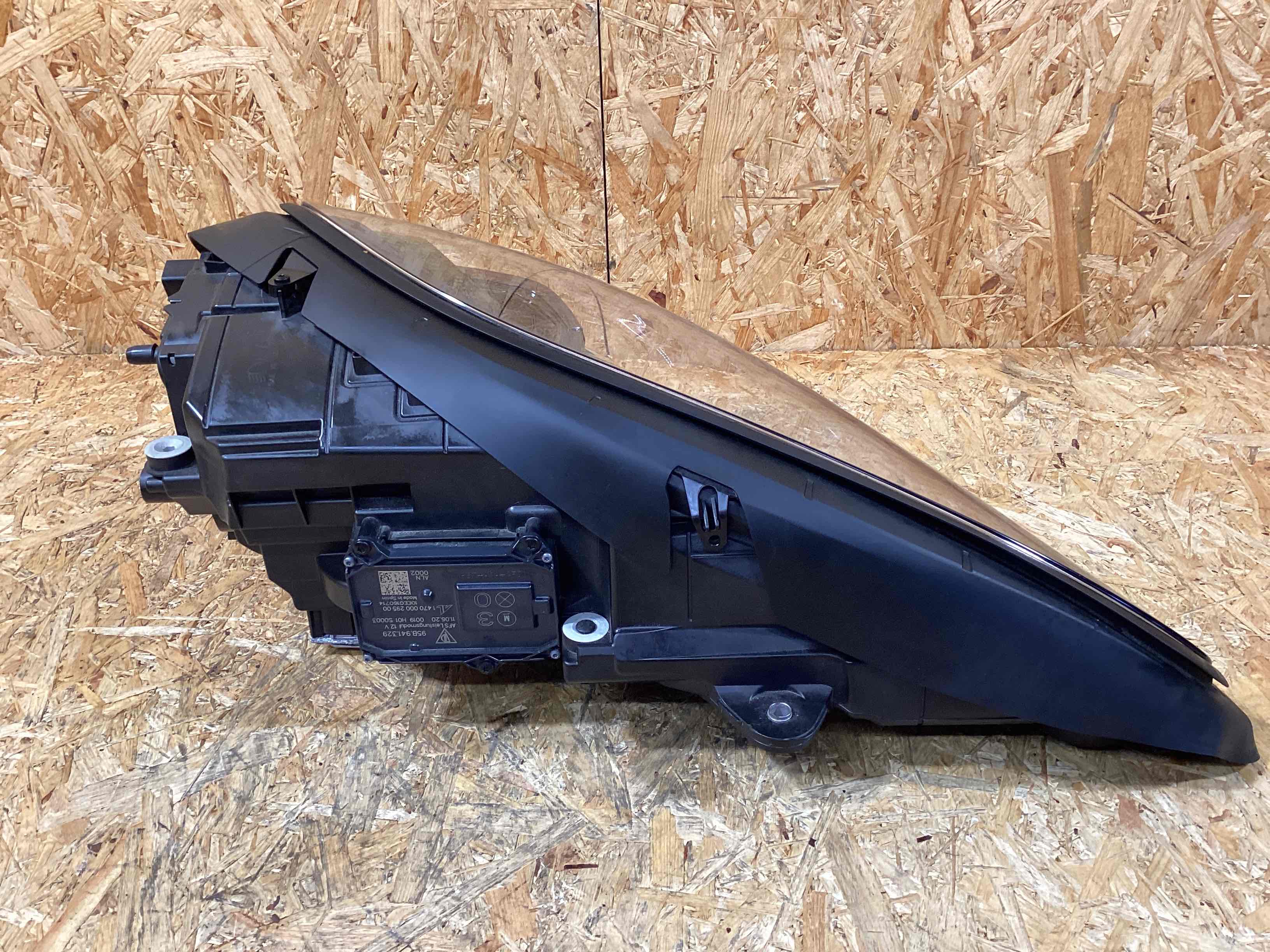 Фара правая Porsche Macan 091025-101