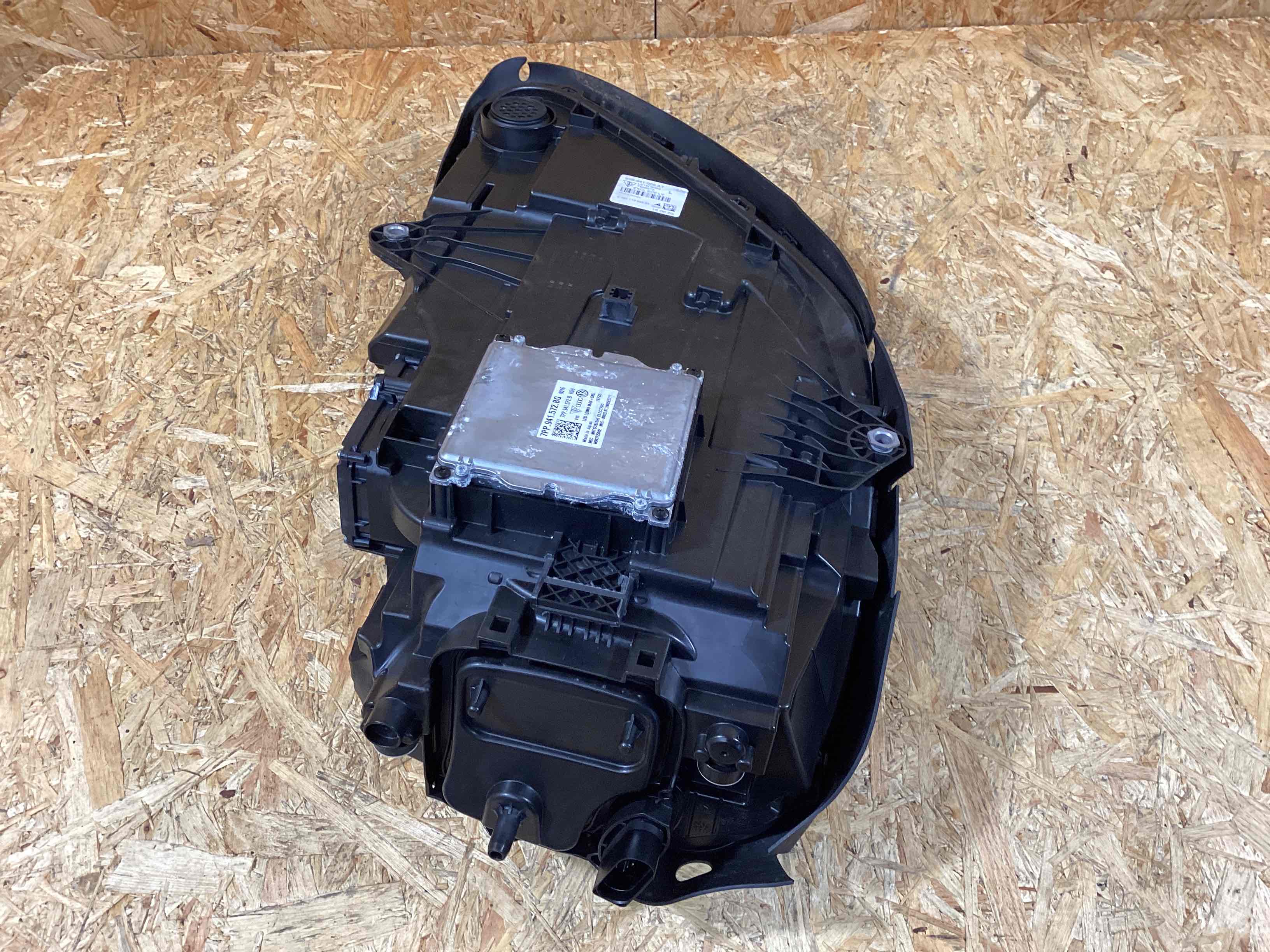 Фара правая Porsche Macan 091025-101