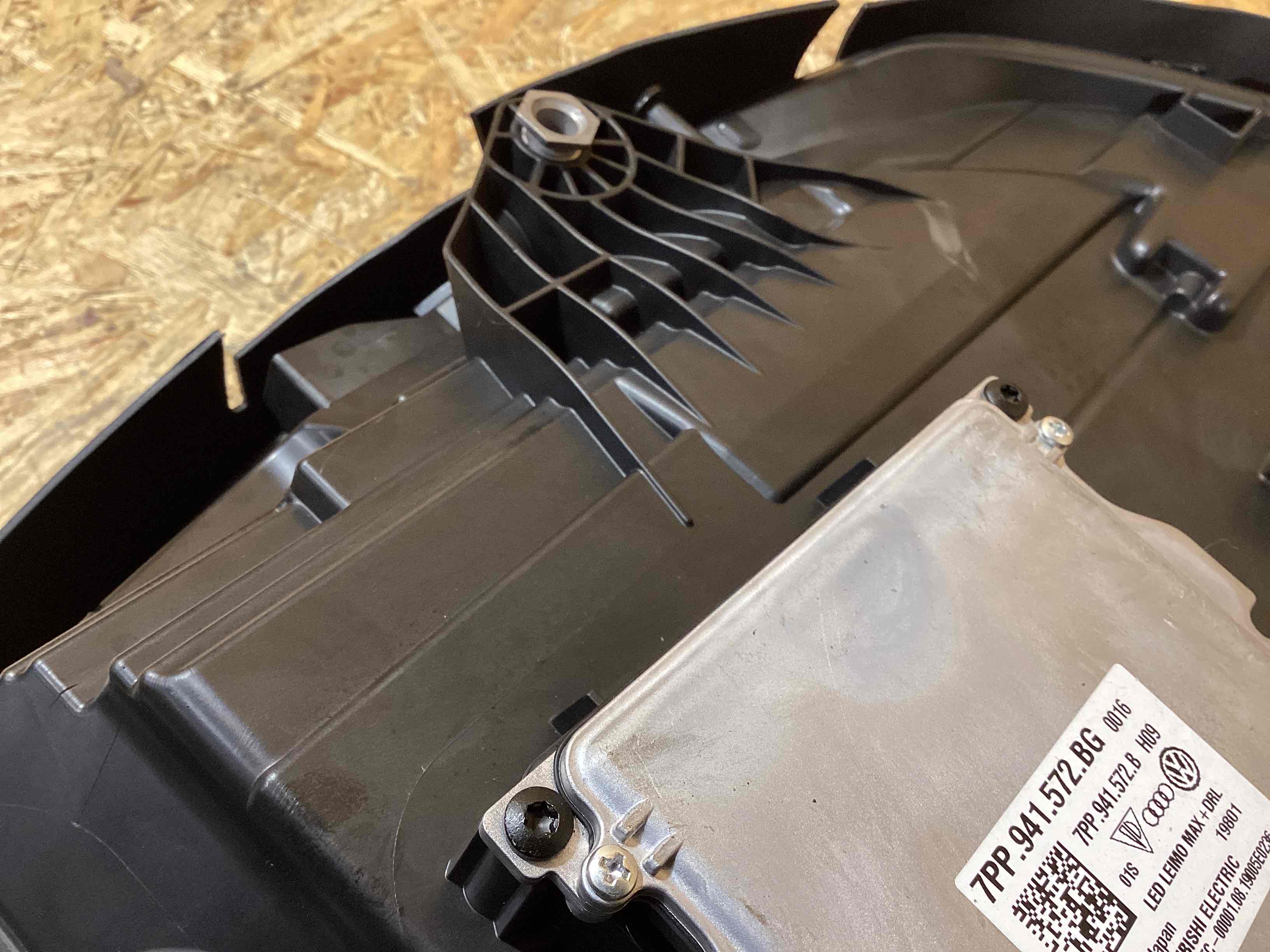 Фара правая Porsche Macan 091025-101