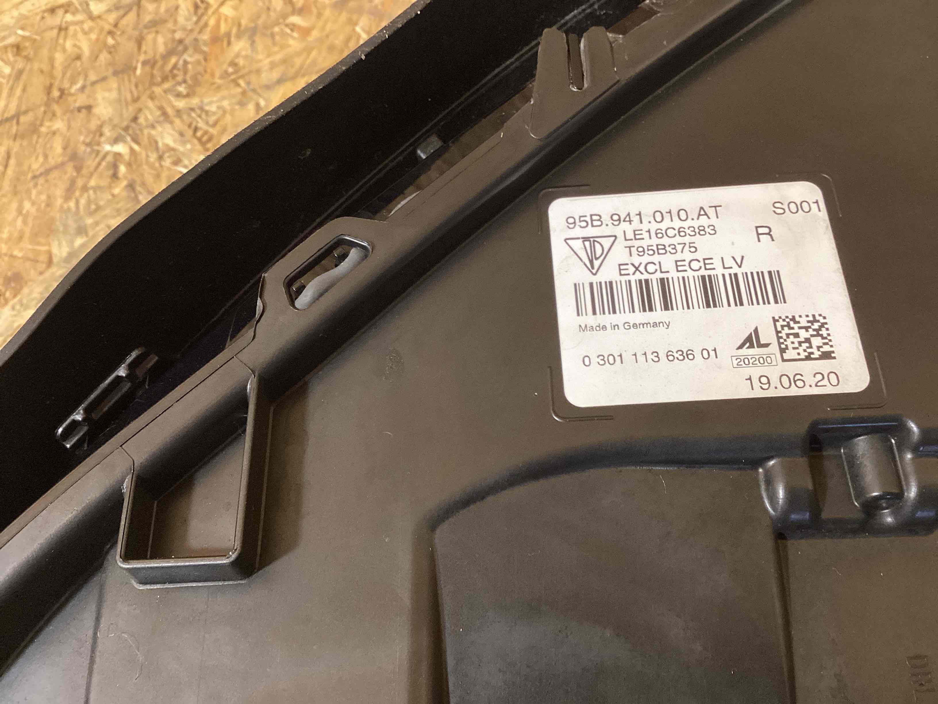 Фара правая Porsche Macan 091025-101