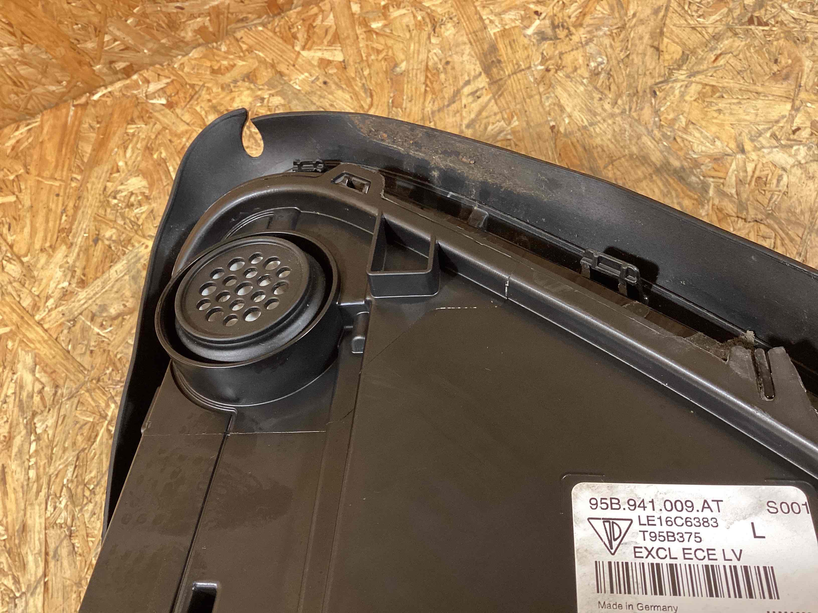 Фара правая Porsche Macan 091025-101