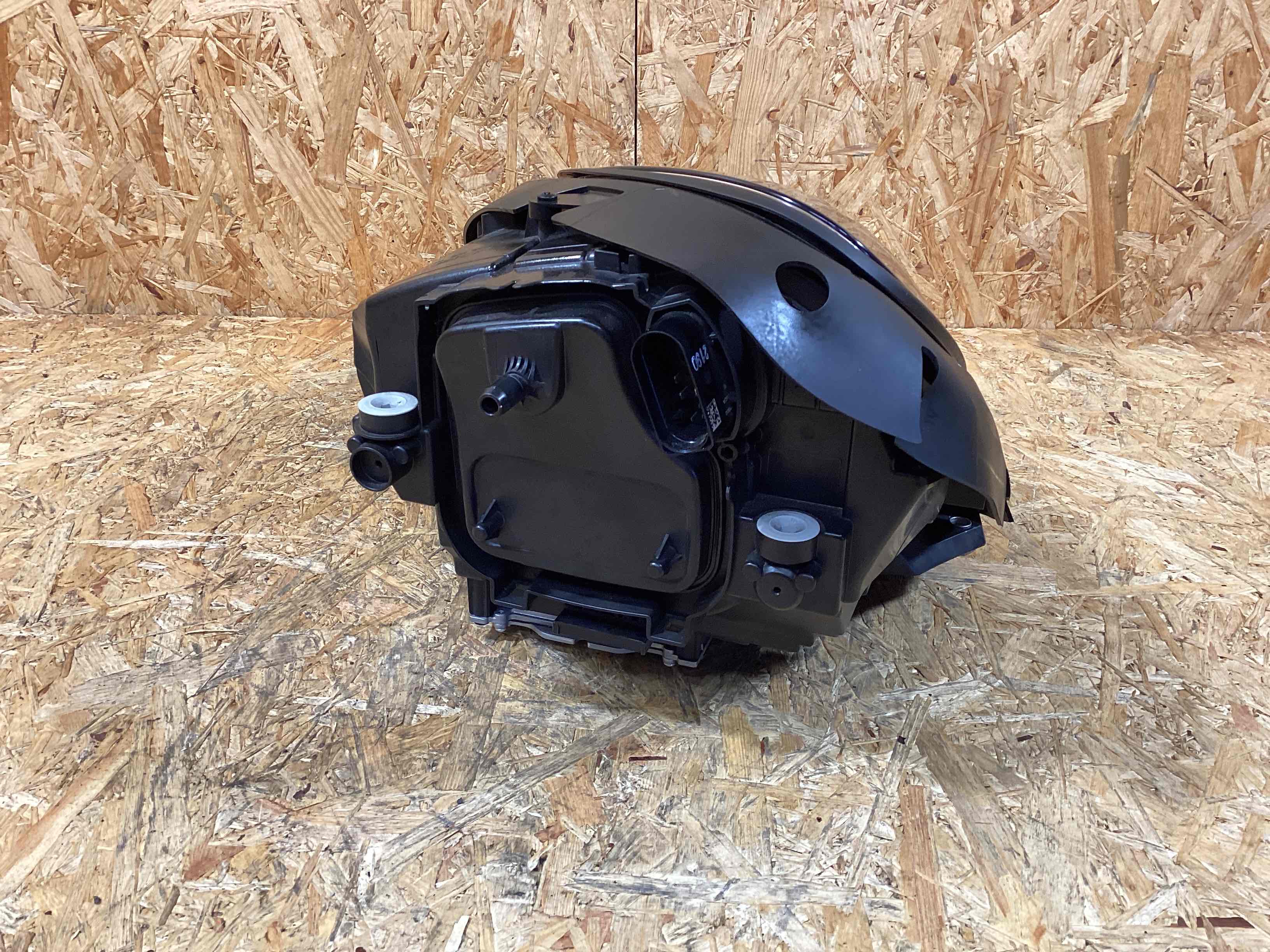 Фара правая Porsche Macan 091025-101