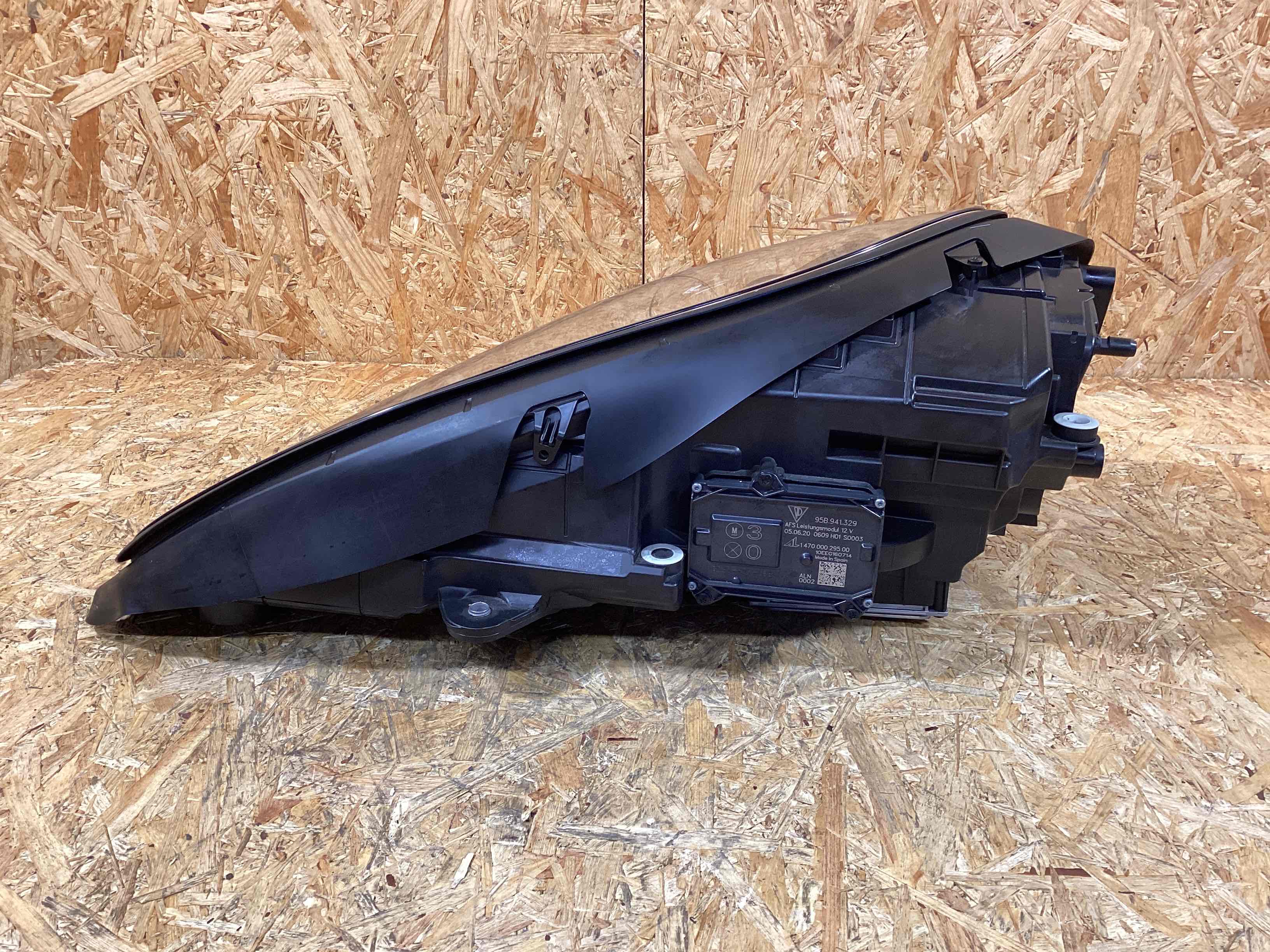 Фара правая Porsche Macan 091025-101