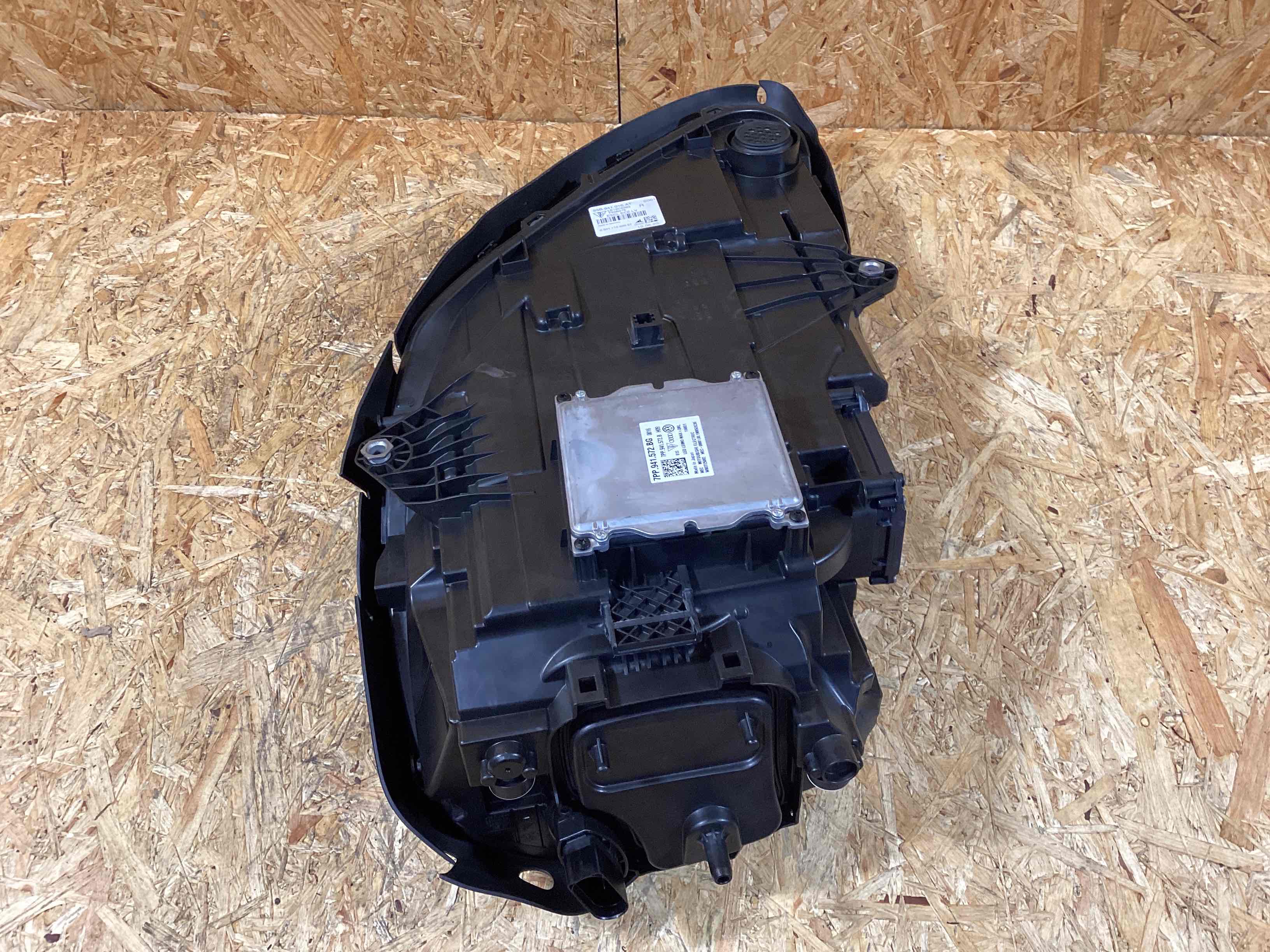 Фара правая Porsche Macan 091025-101