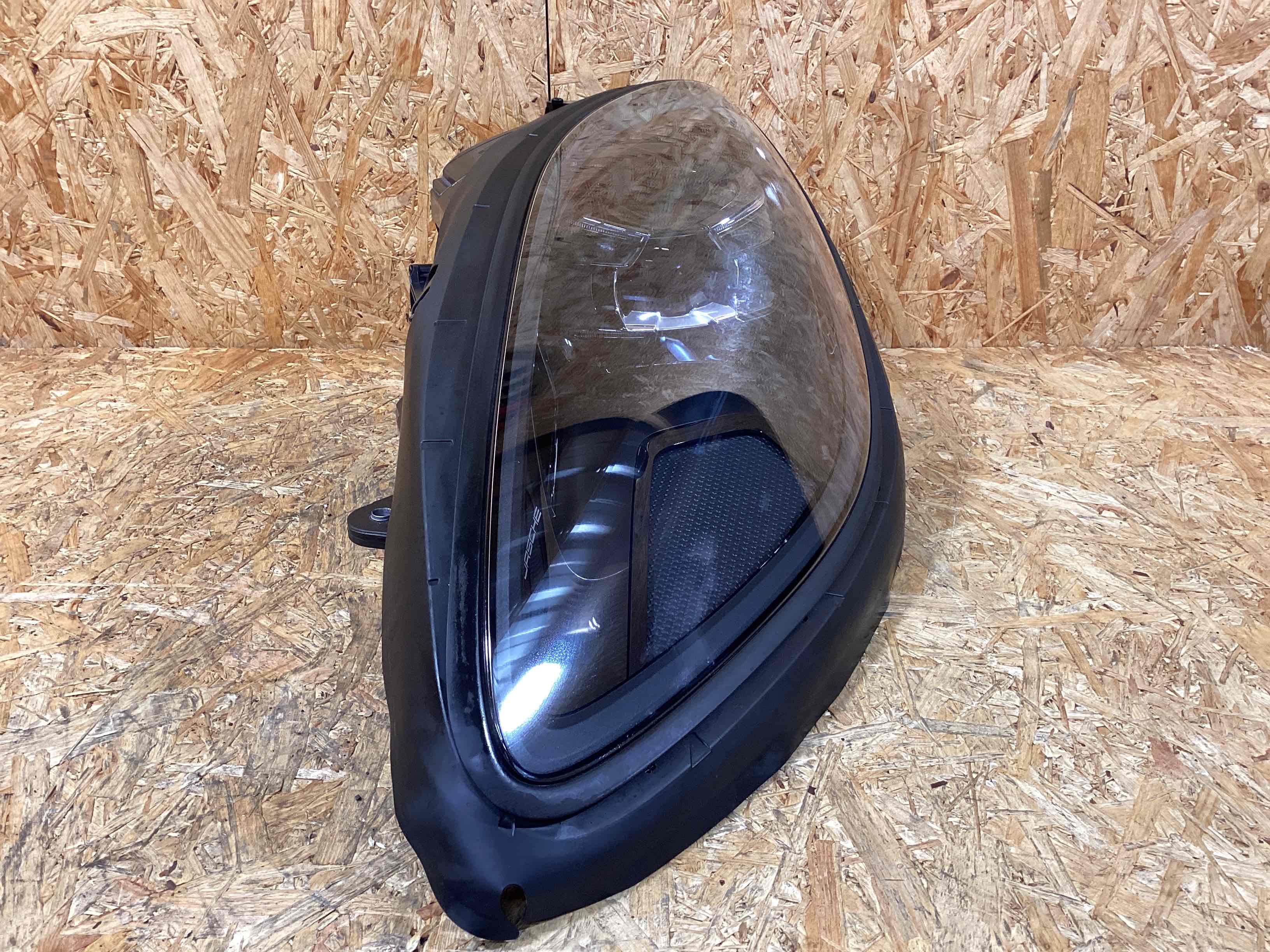 Фара правая Porsche Macan 091025-101