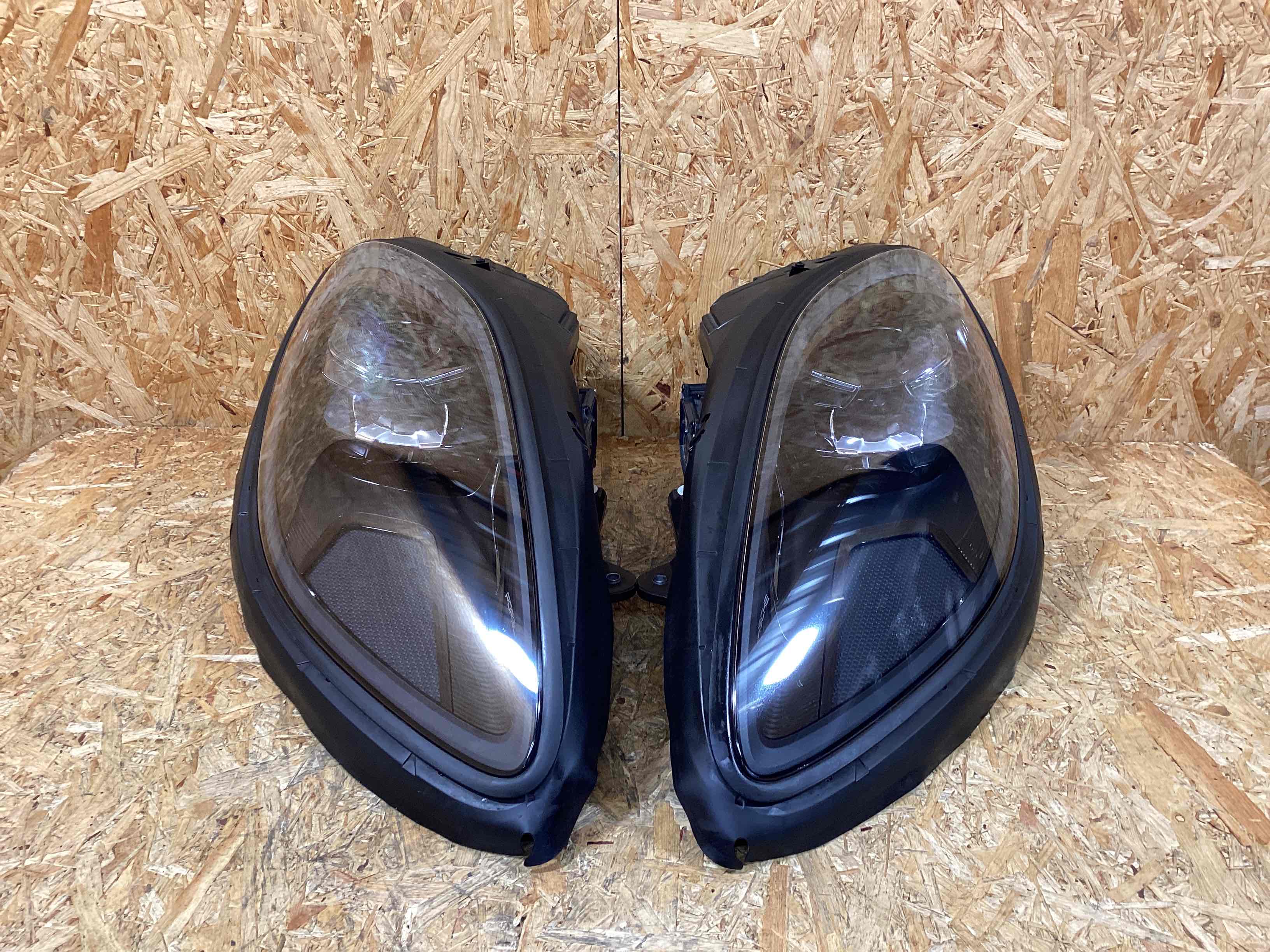 Фара правая Porsche Macan 091025-101