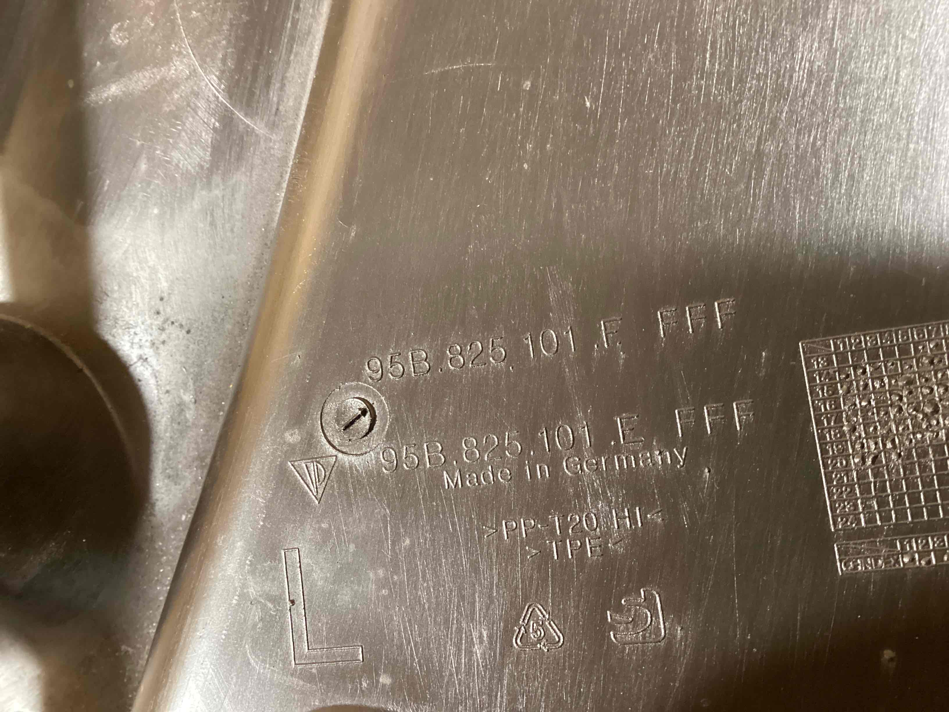 Защита арок передняя левая (подкрылок) Porsche Macan 091025-111