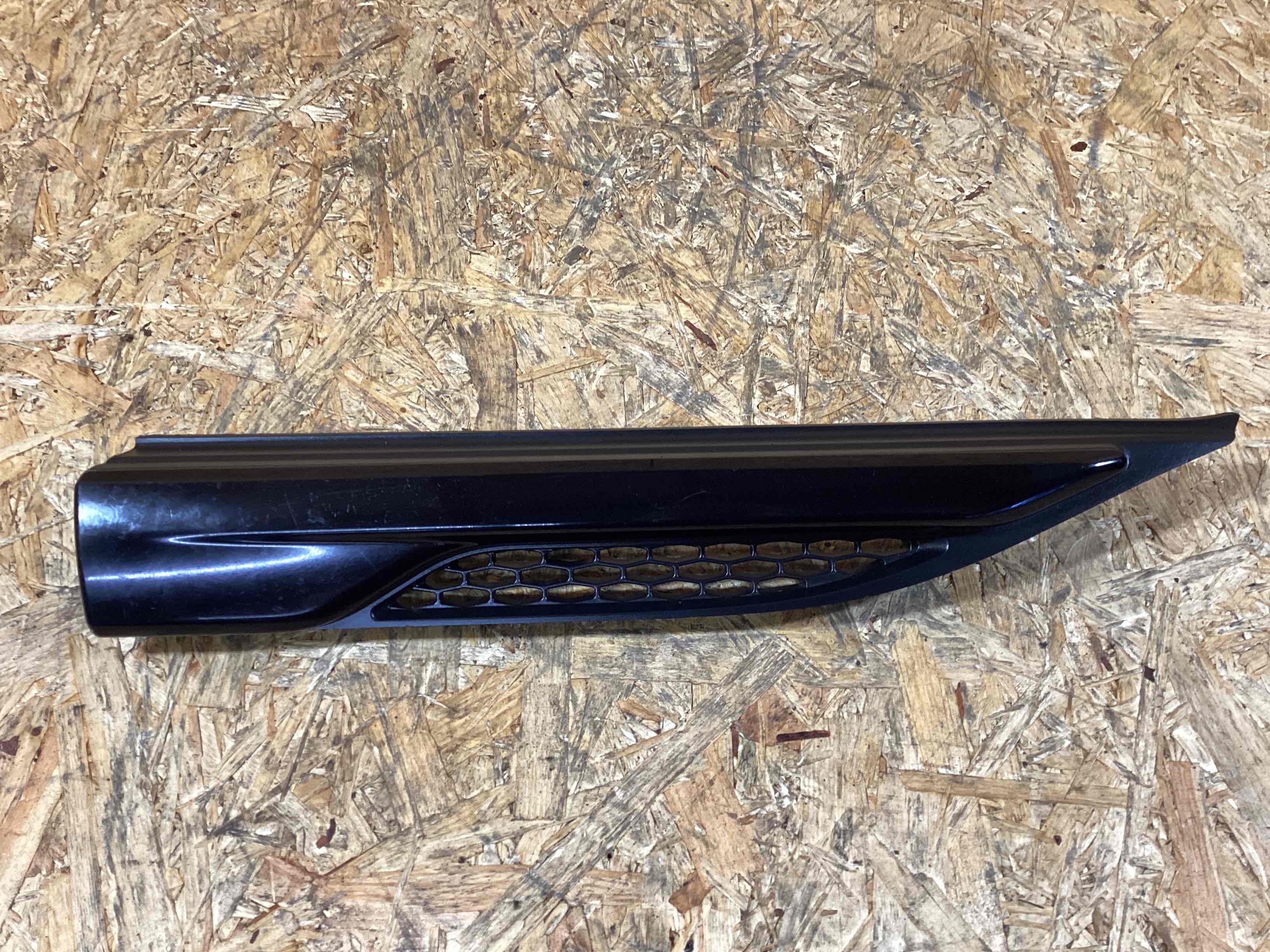 Молдинг крыла, решетки и жабры крыла Land Rover Range Rover Evoque L538 091025-114