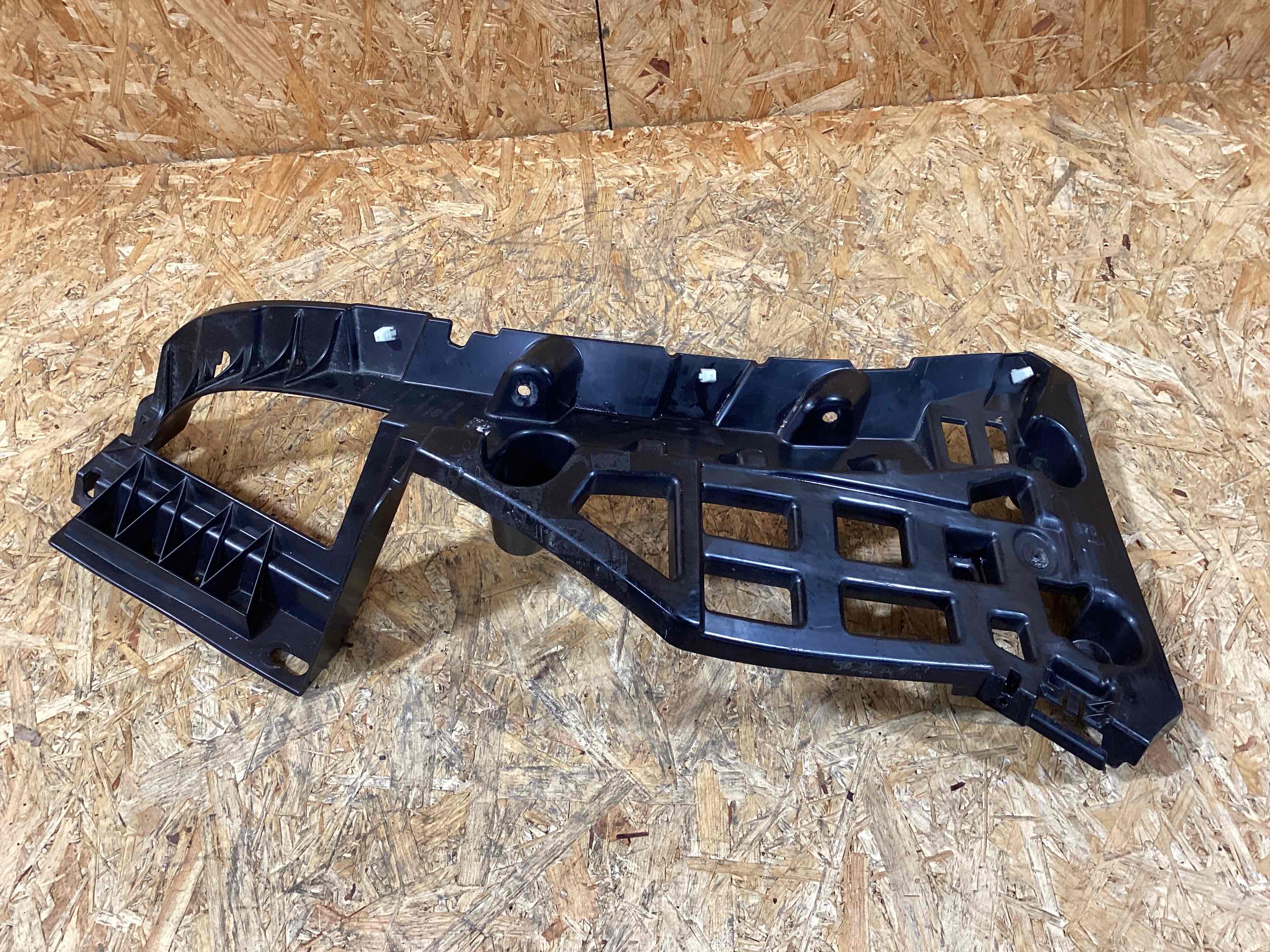 Крепление бампера Porsche Macan 091025-115