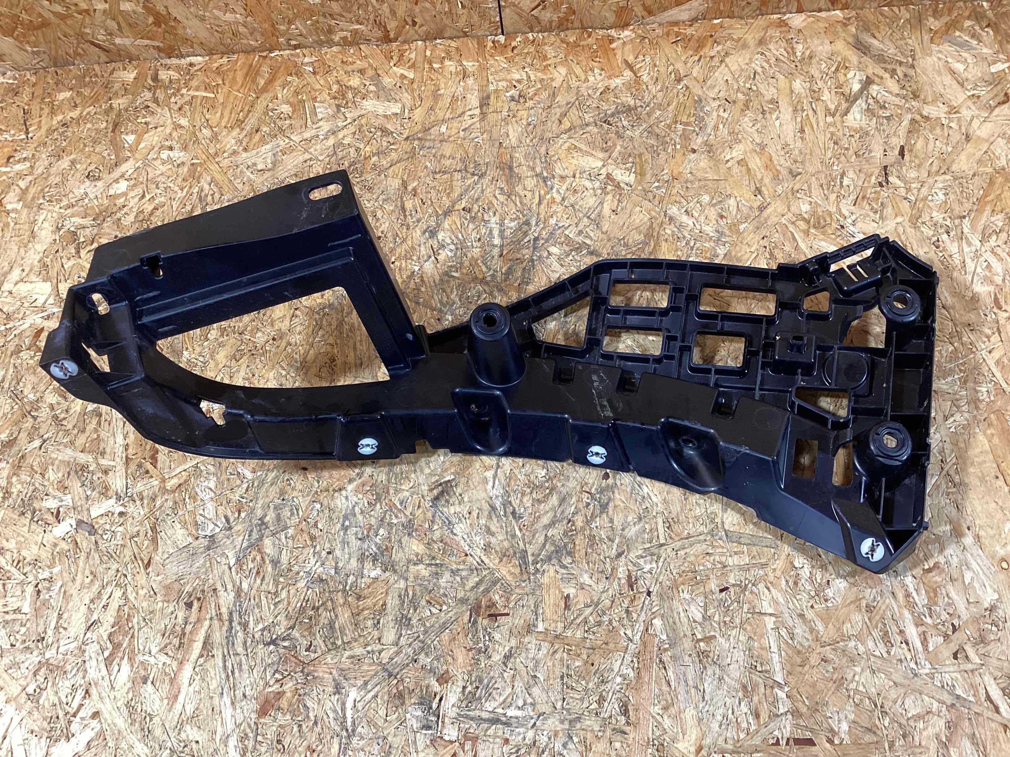 Крепление бампера Porsche Macan 091025-115