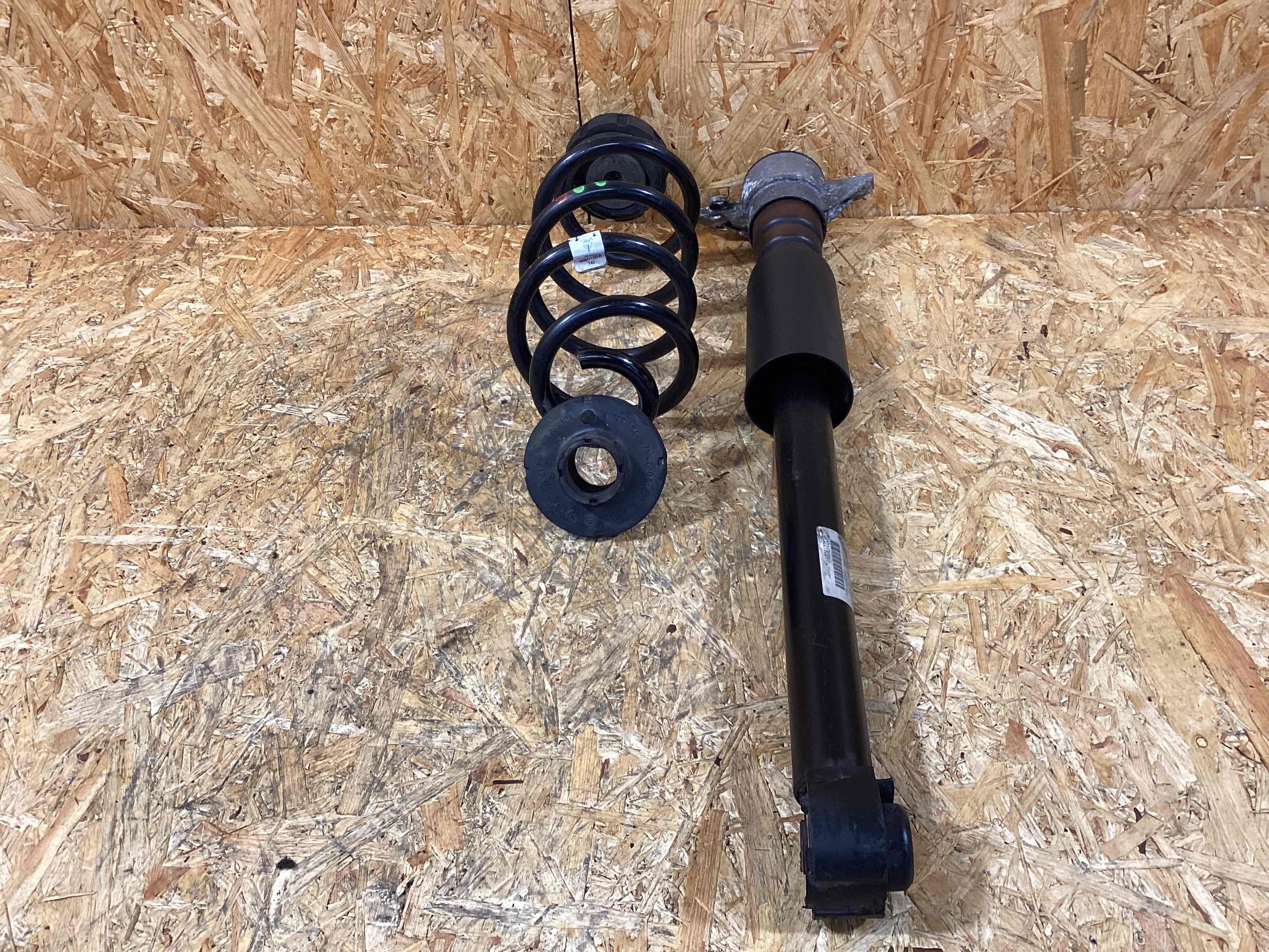 Амортизатор задний Porsche Macan 091025-118