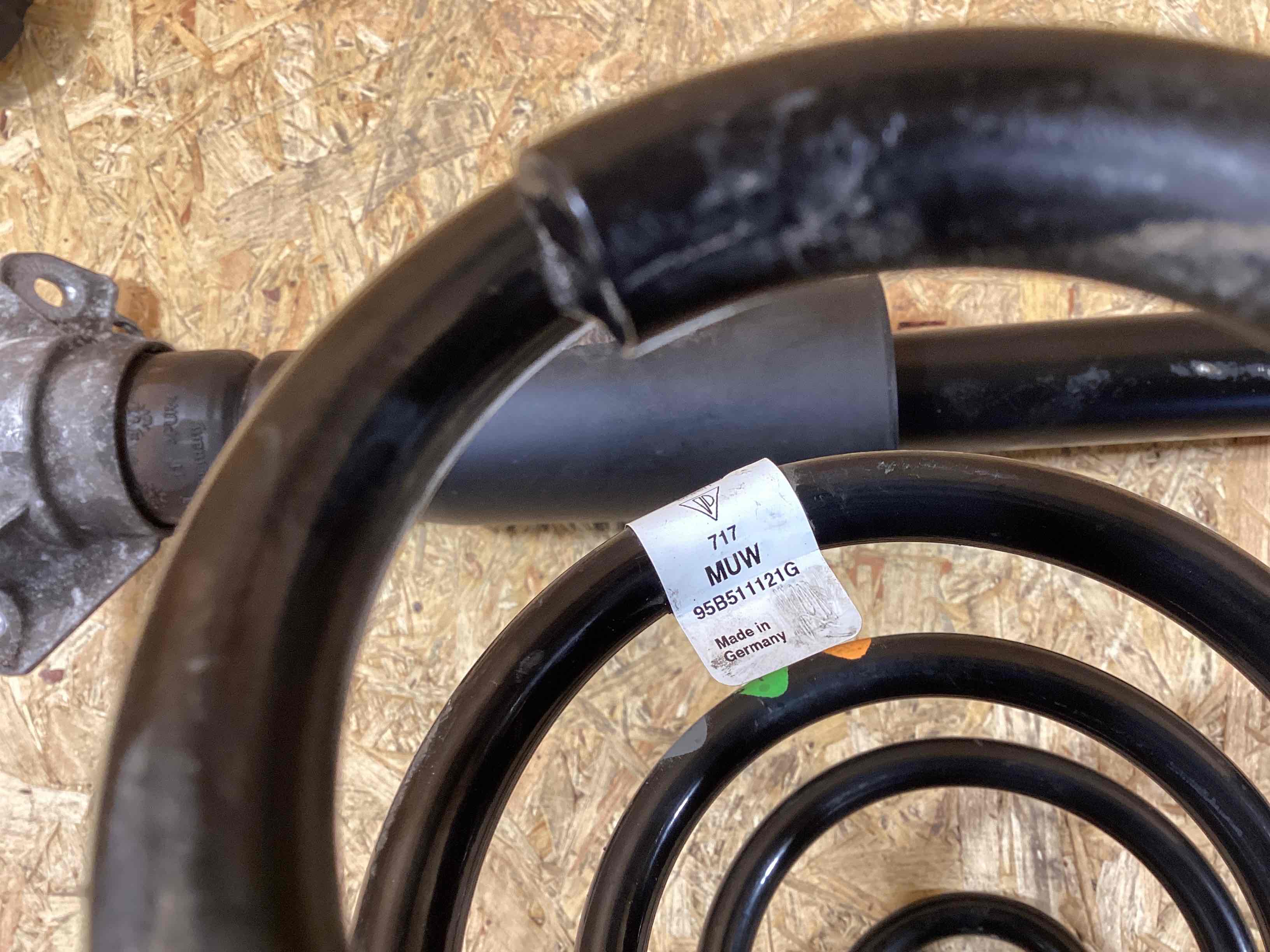 Амортизатор задний Porsche Macan 091025-119