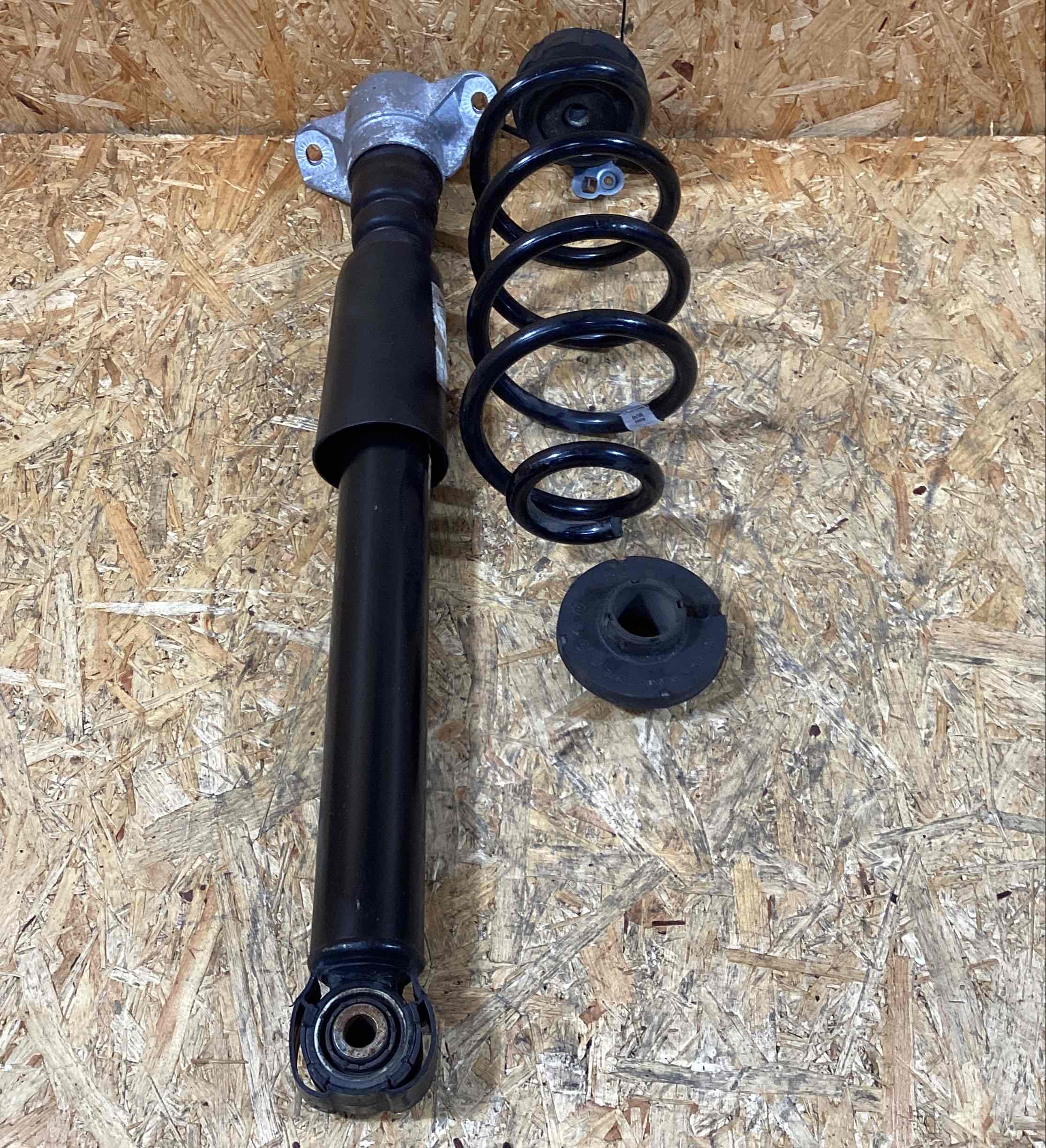 Амортизатор задний Porsche Macan 091025-120