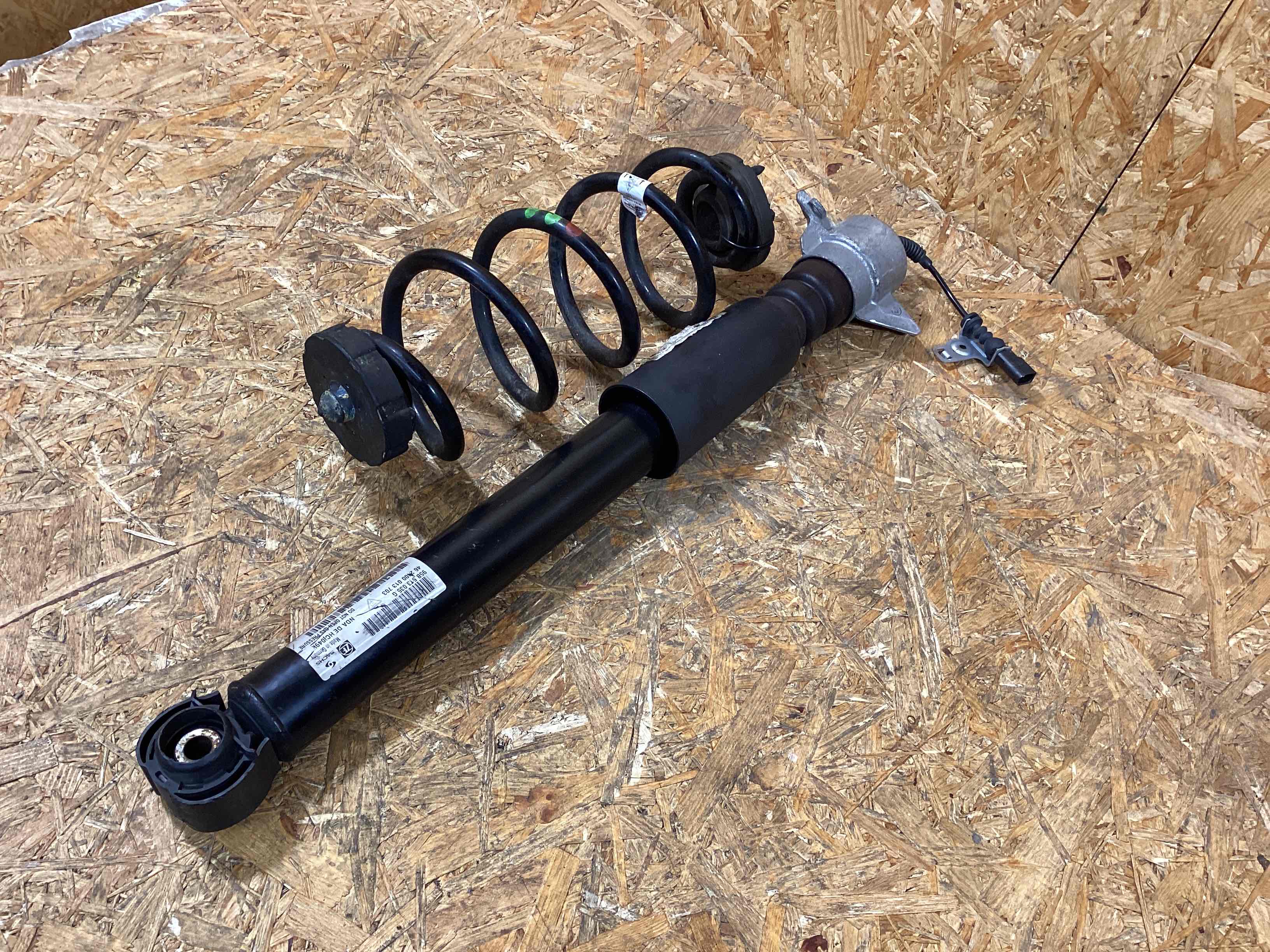 Амортизатор задний Porsche Macan 091025-121