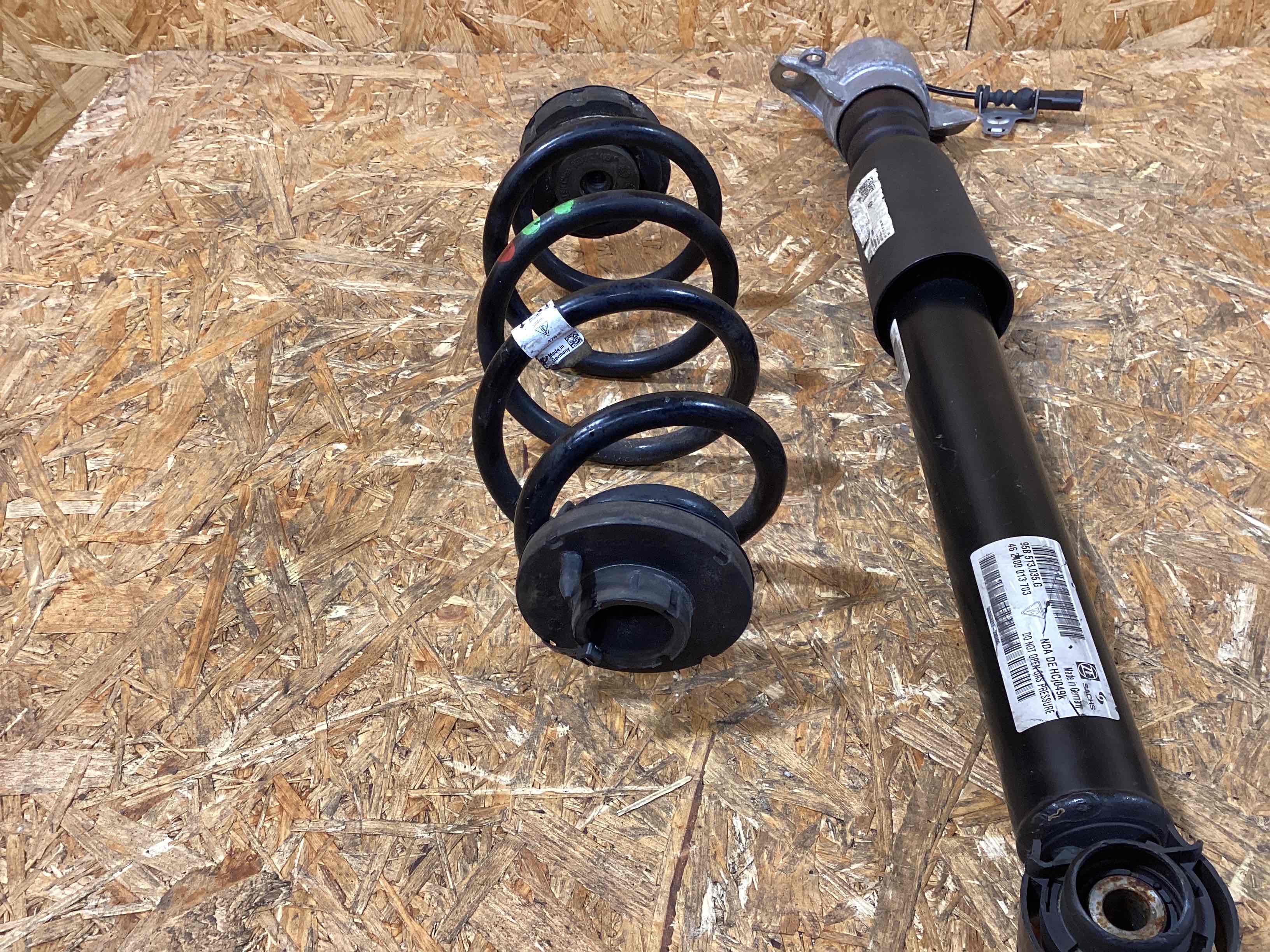 Амортизатор задний Porsche Macan 091025-121