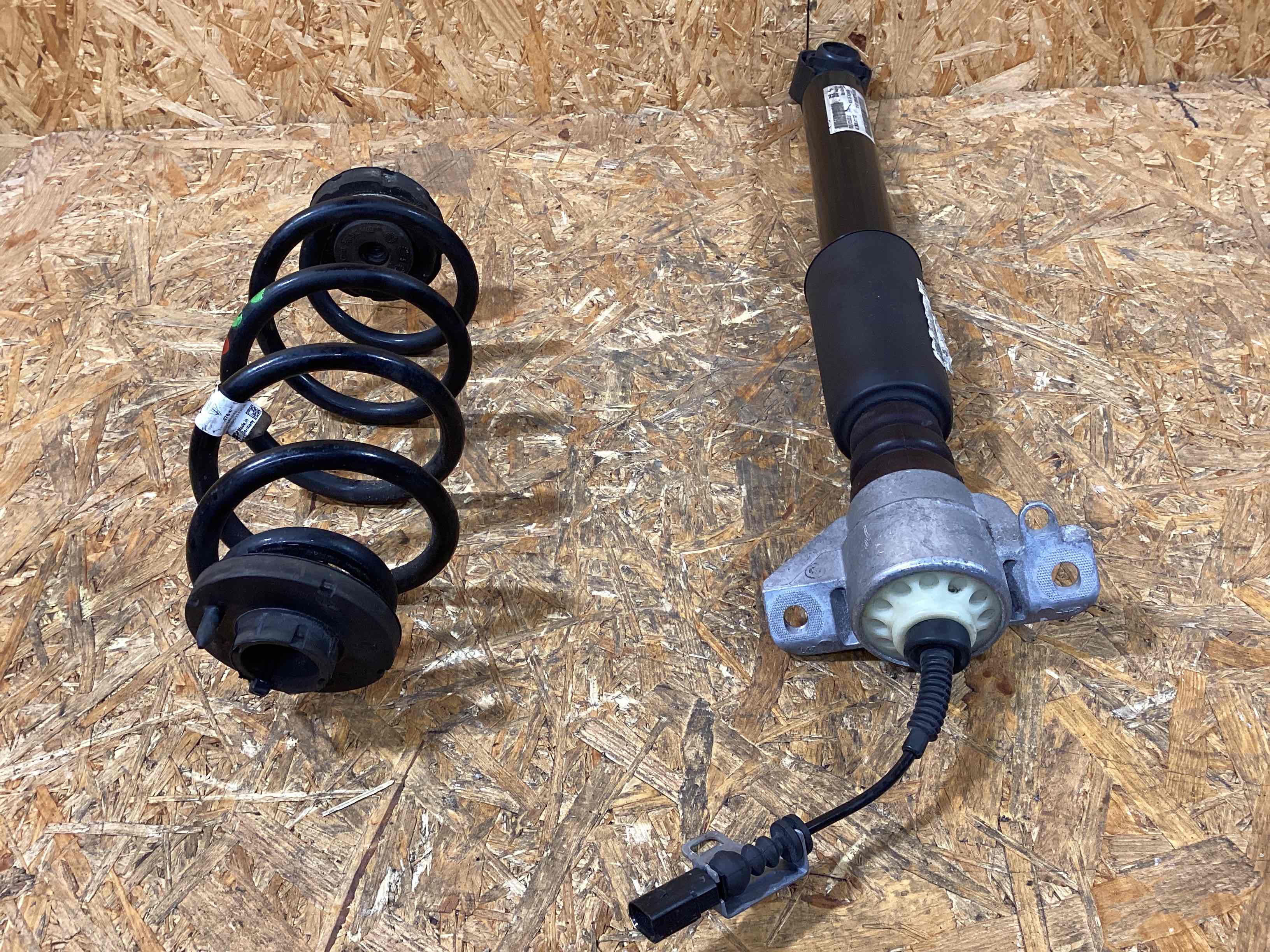 Амортизатор задний Porsche Macan 091025-121