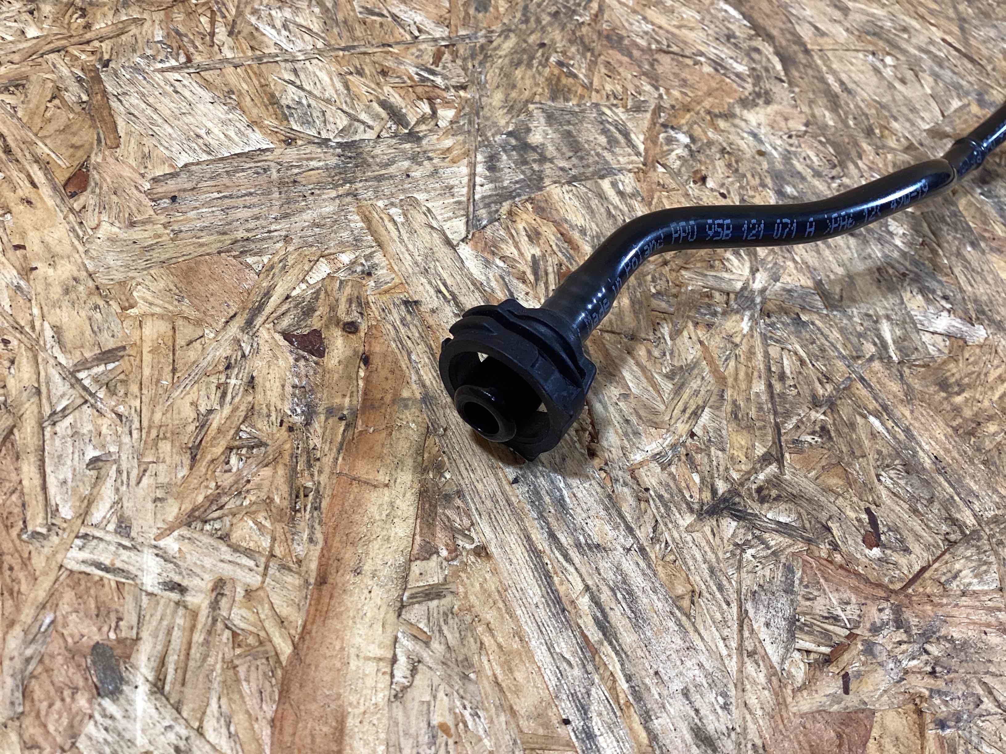 Патрубок Porsche Macan 091025-135