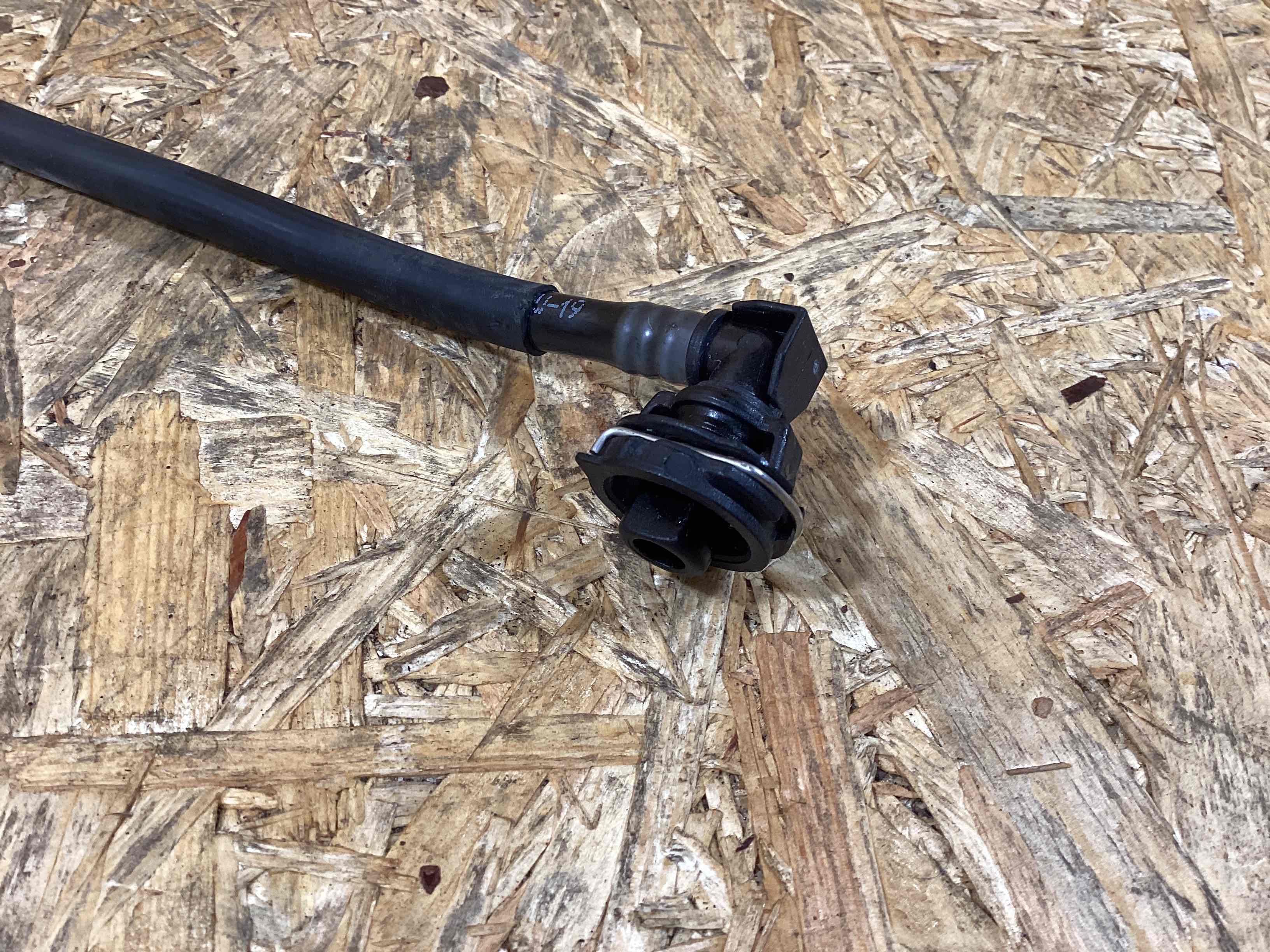 Патрубок Porsche Macan 091025-135