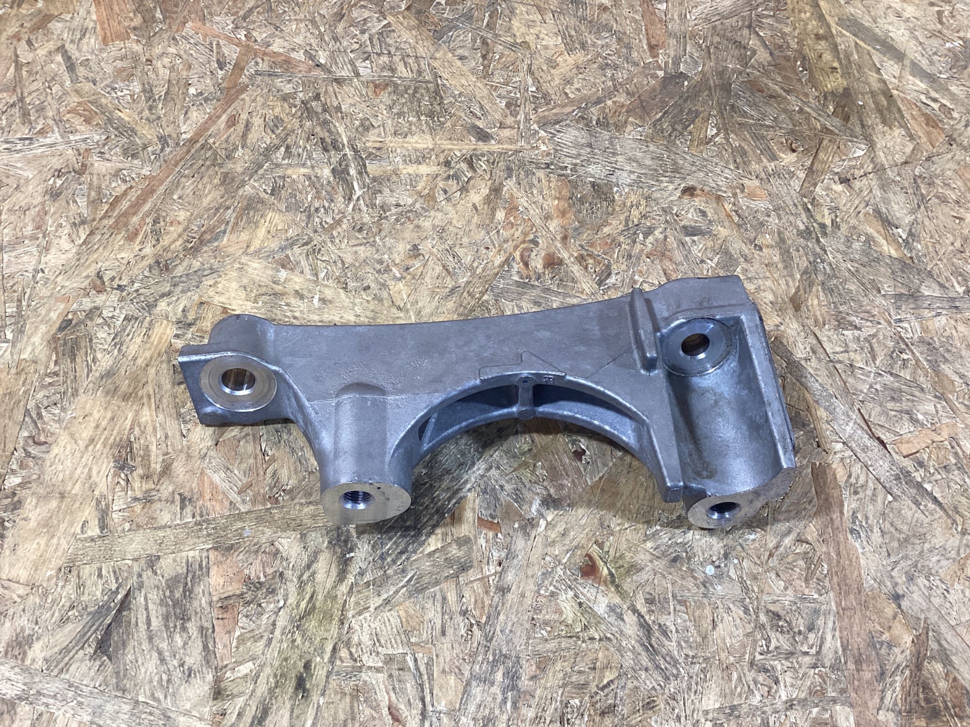 Кріплення, кронштейн Toyota Camry 091026-106