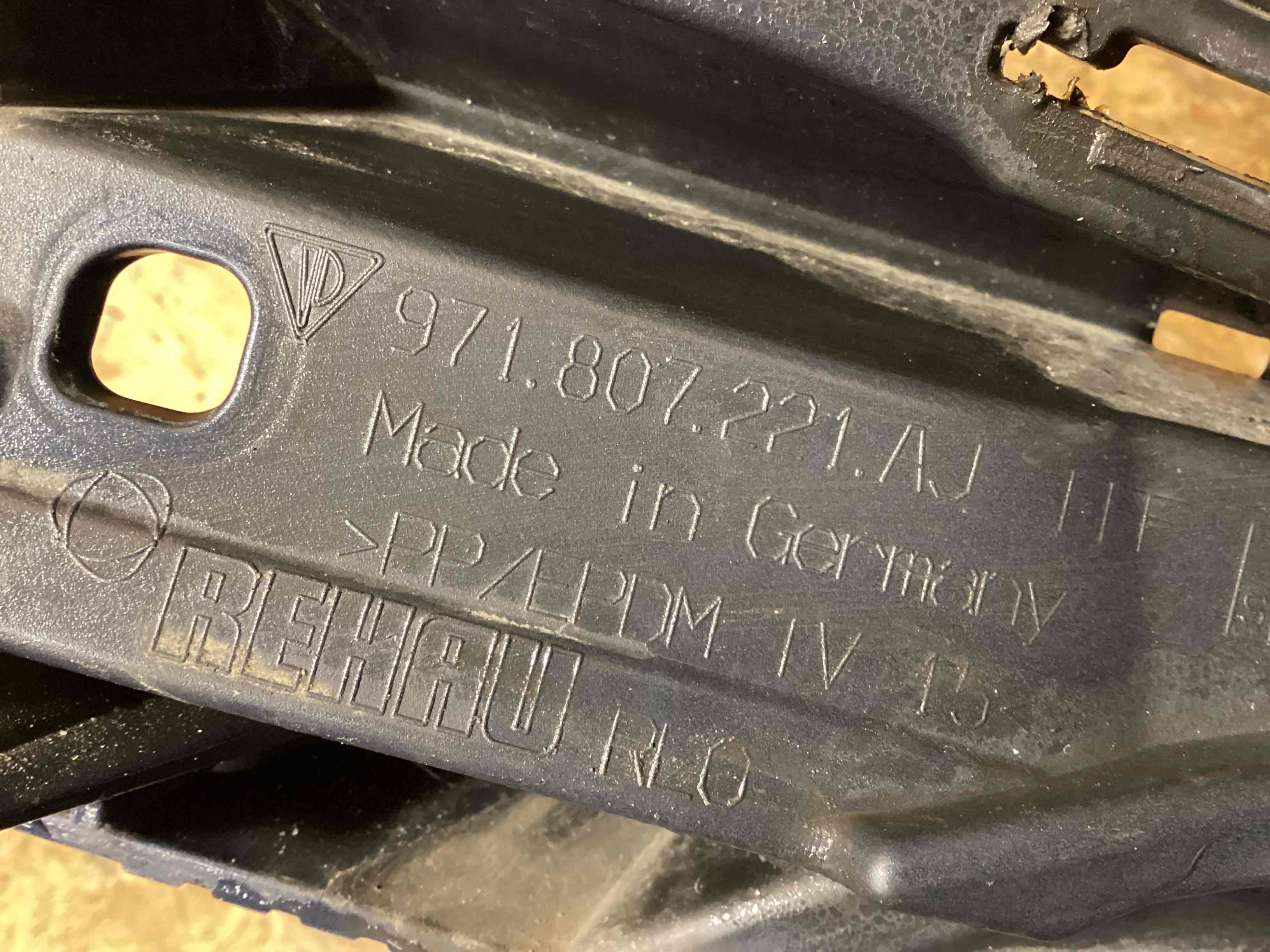 Бампер передний Porsche Panamera 091225-102