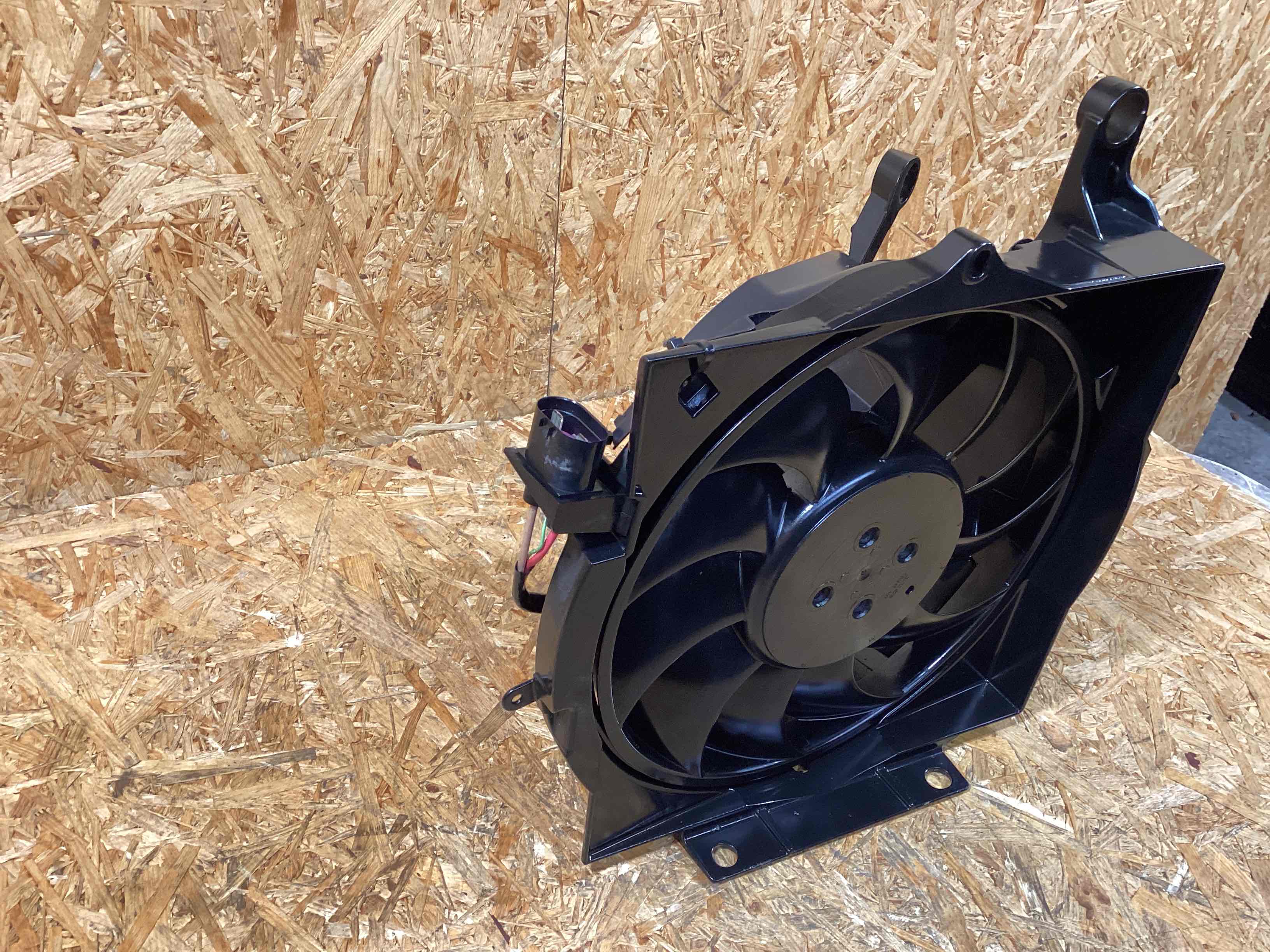 Вентилятор радиатора, вентиляторы Porsche Taycan 091225-105