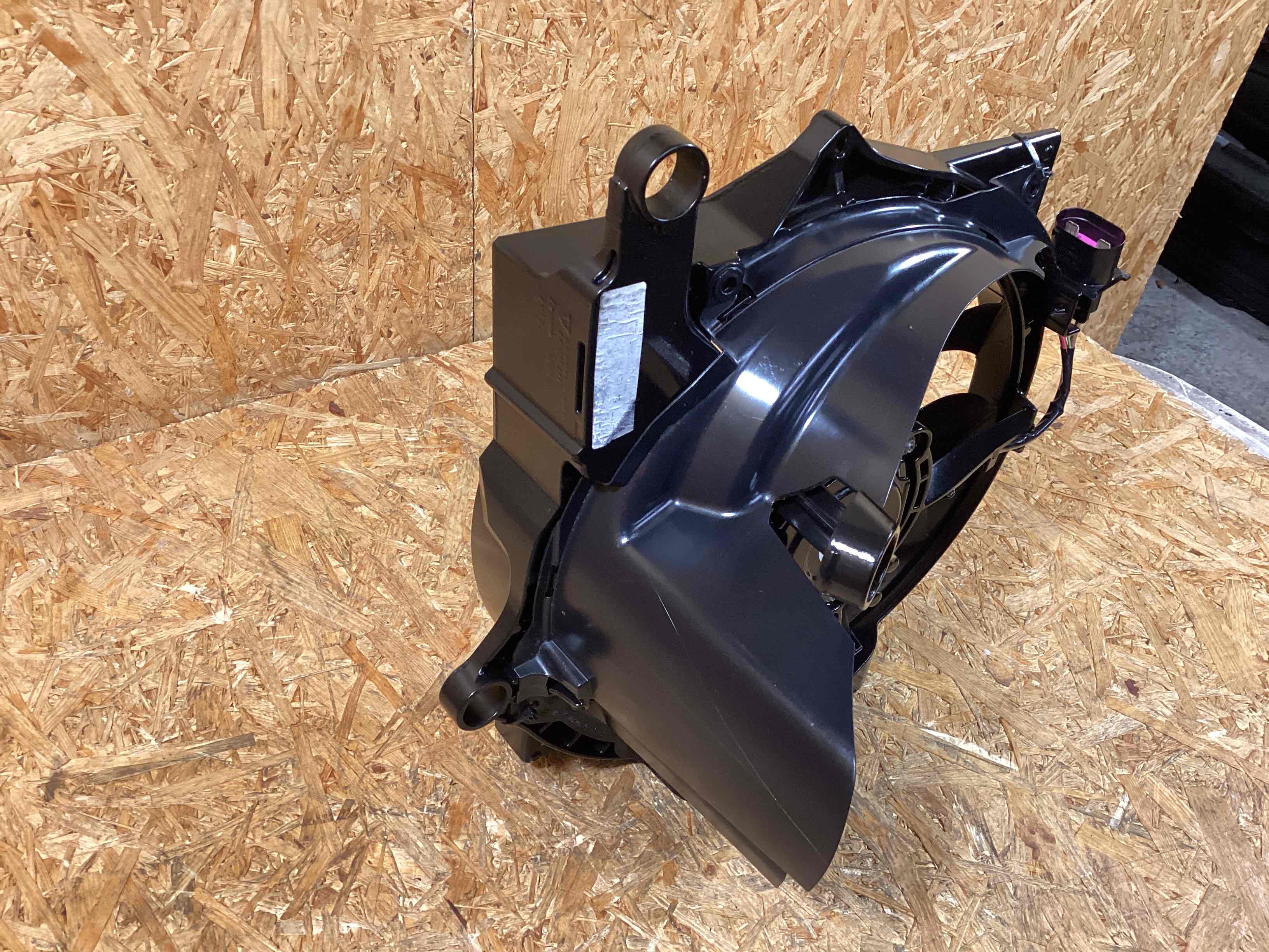 Вентилятор радиатора, вентиляторы Porsche Taycan 091225-105