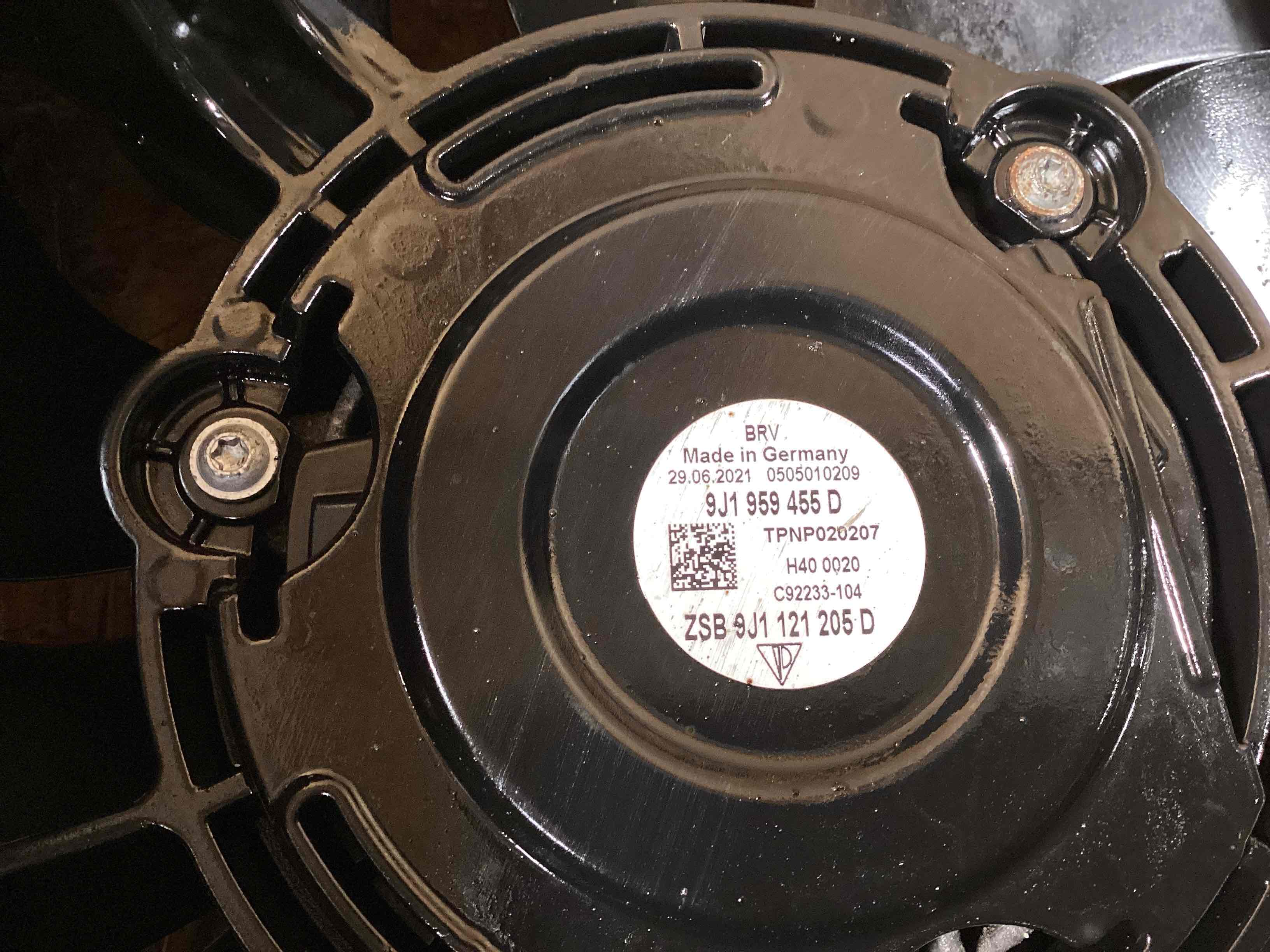 Вентилятор радиатора, вентиляторы Porsche Taycan 091225-105