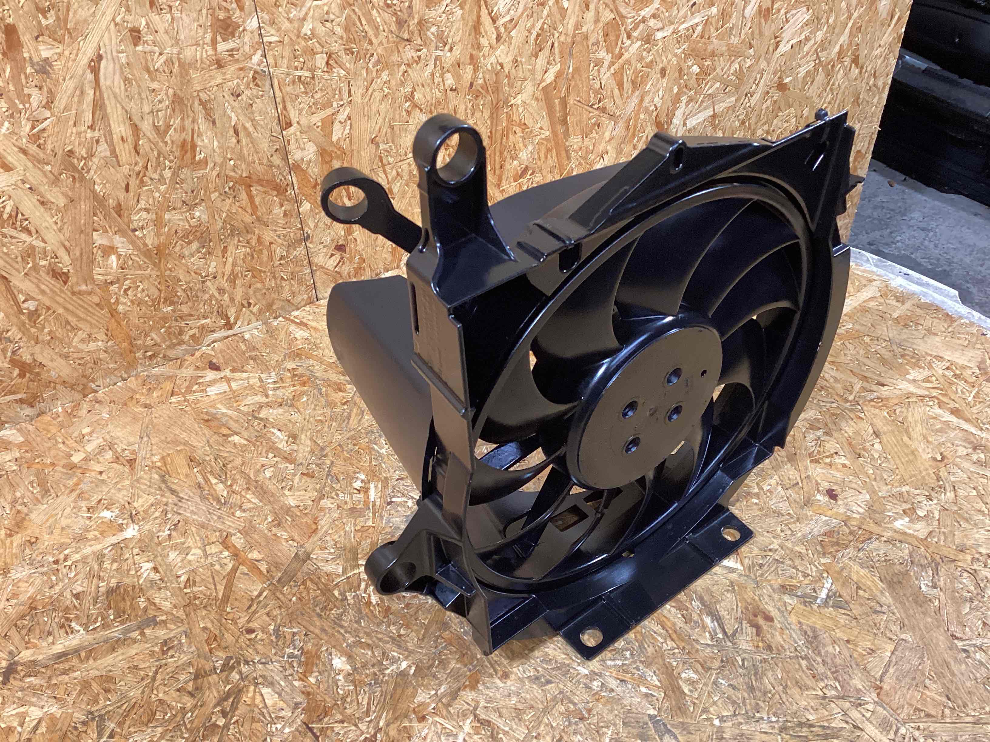 Вентилятор радиатора, вентиляторы Porsche Taycan 091225-106