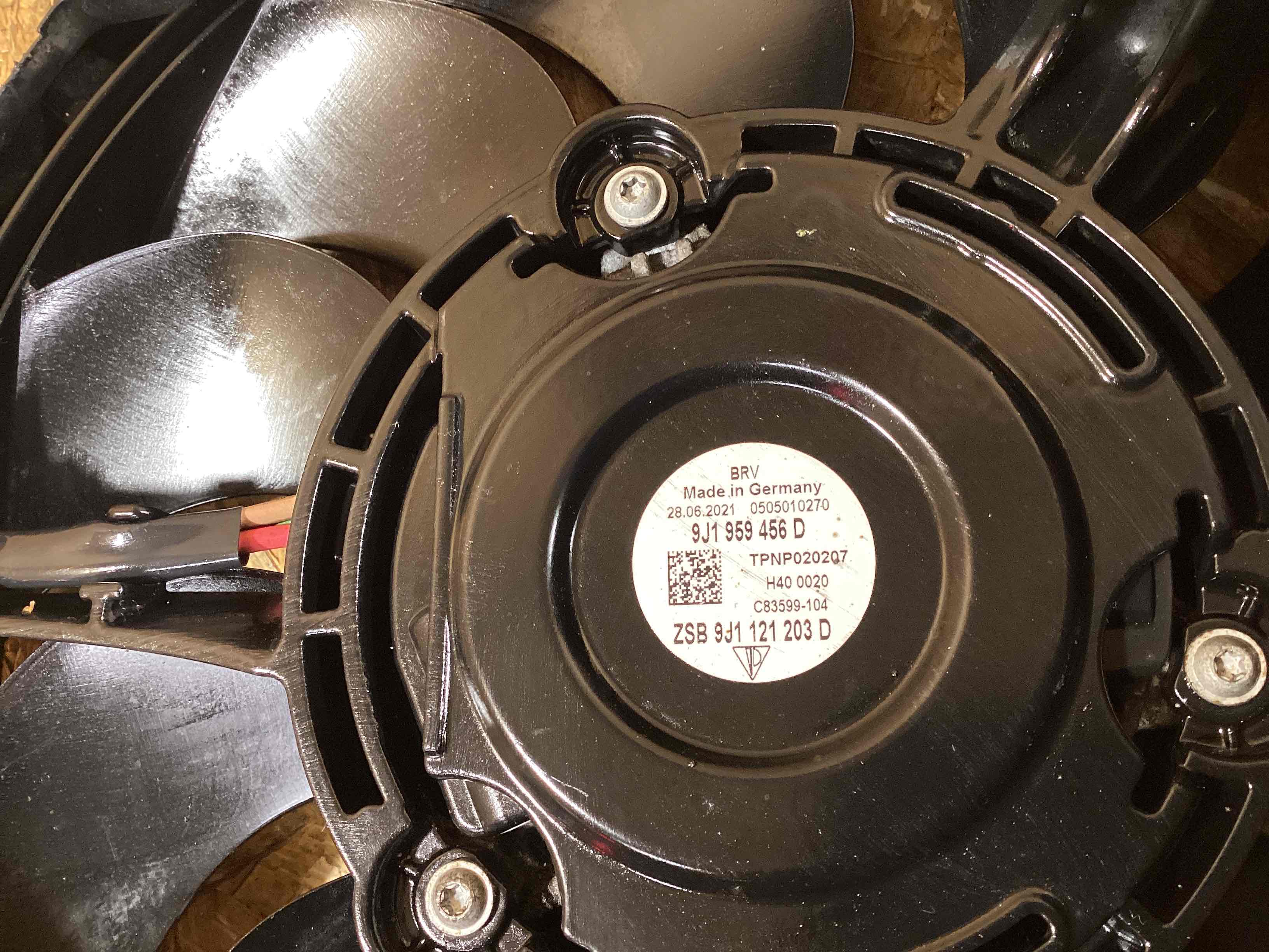 Вентилятор радиатора, вентиляторы Porsche Taycan 091225-106