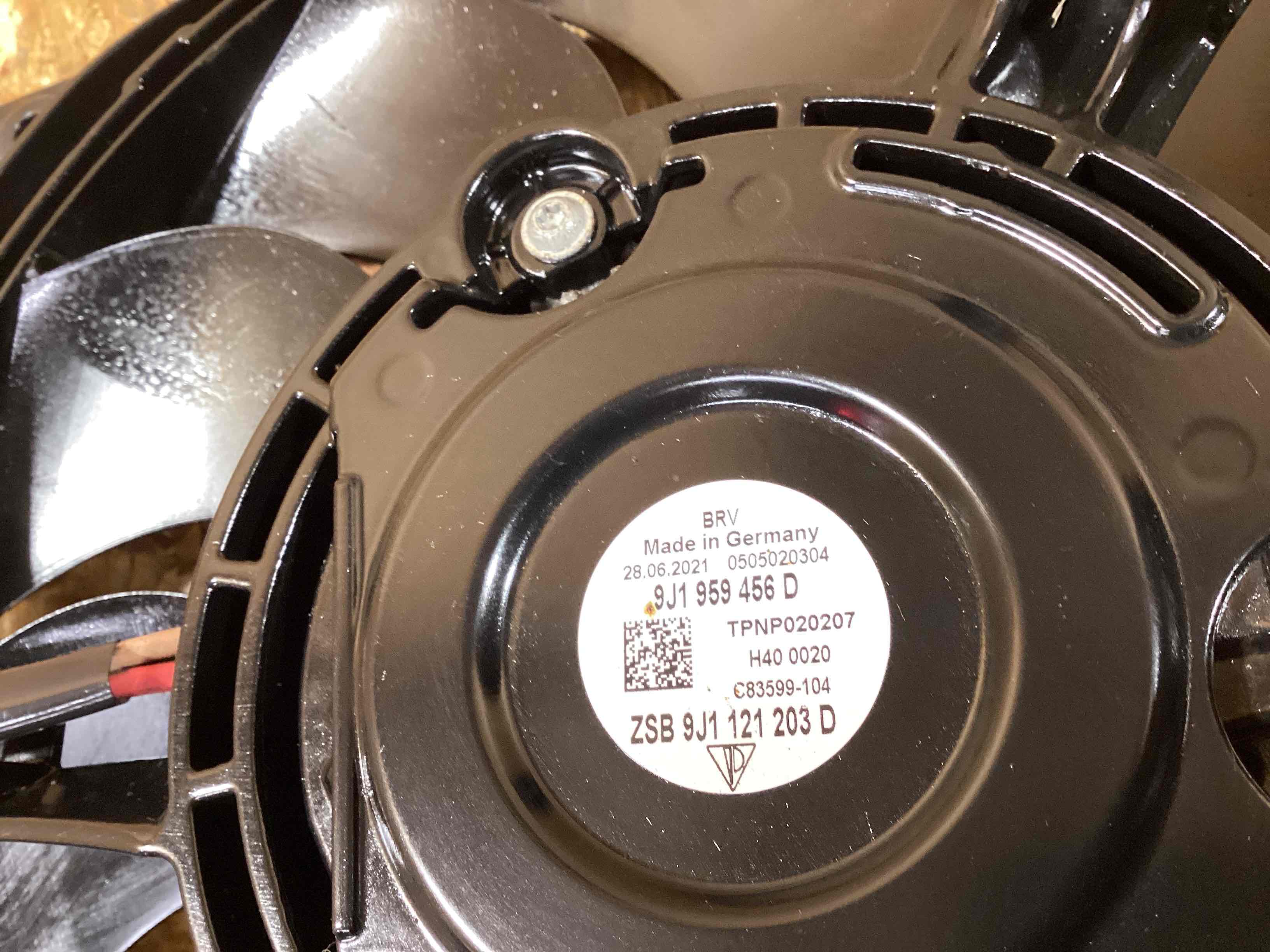 Вентилятор радиатора, вентиляторы Porsche Taycan 091225-107