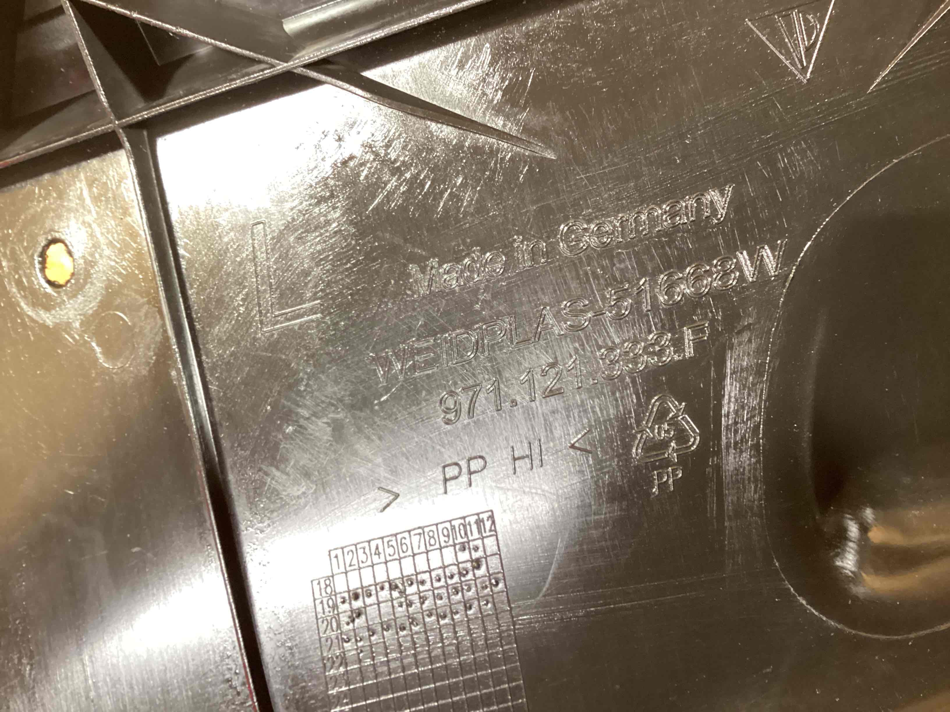 Воздуховод Porsche Panamera 091225-109